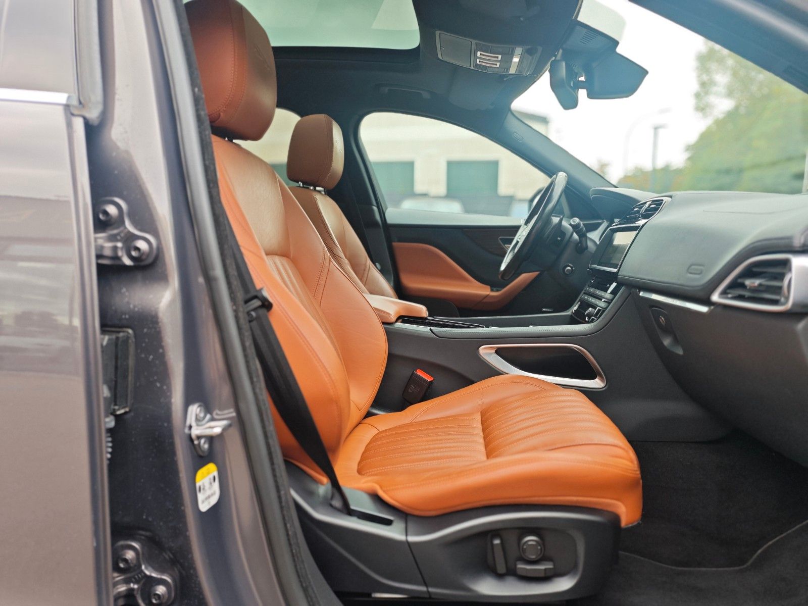Fahrzeugabbildung Jaguar F-PACE AWD*SPORT*PANORAMA*LED*MERIDIAN*EL.AHK*