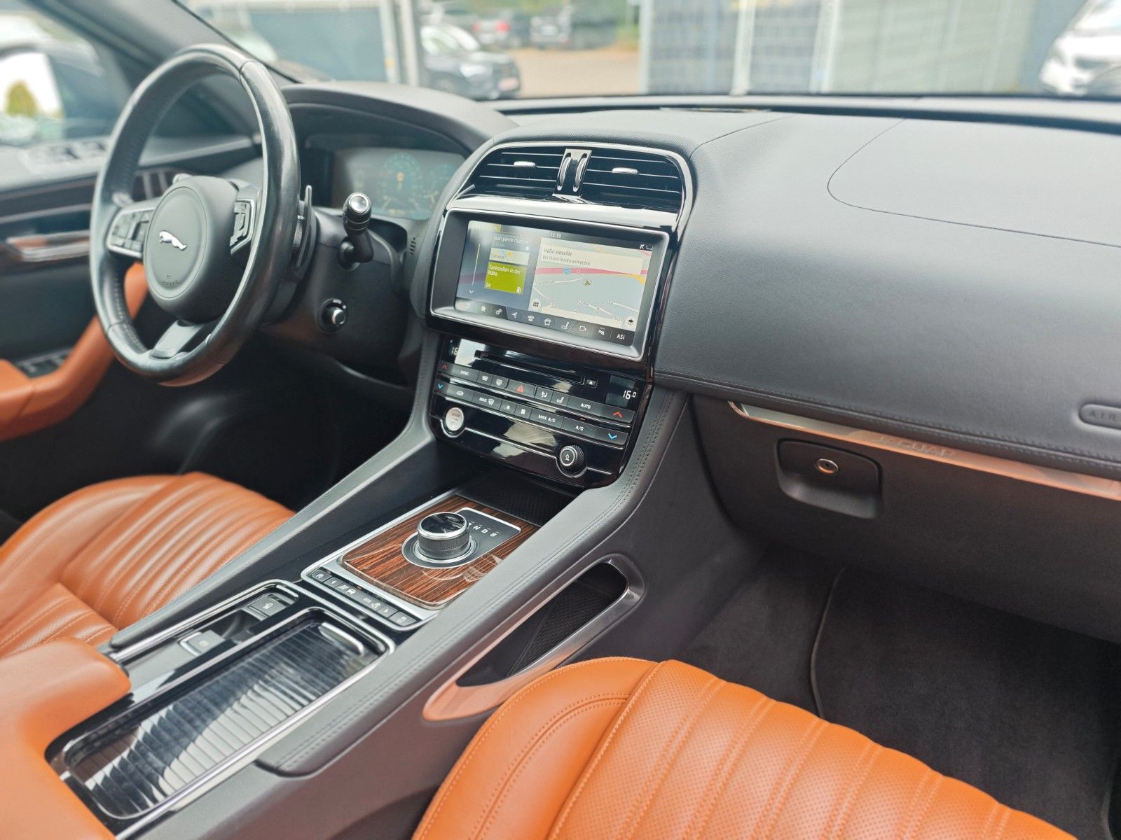Fahrzeugabbildung Jaguar F-PACE AWD*SPORT*PANORAMA*LED*MERIDIAN*EL.AHK*
