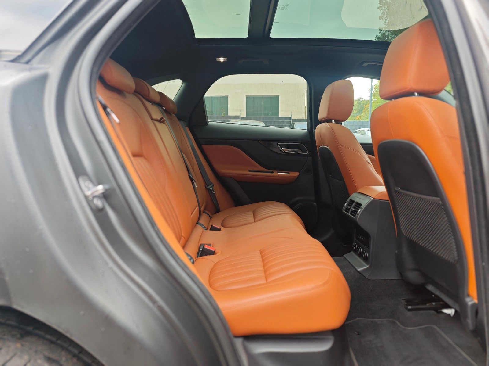 Fahrzeugabbildung Jaguar F-PACE AWD*SPORT*PANORAMA*LED*MERIDIAN*EL.AHK*