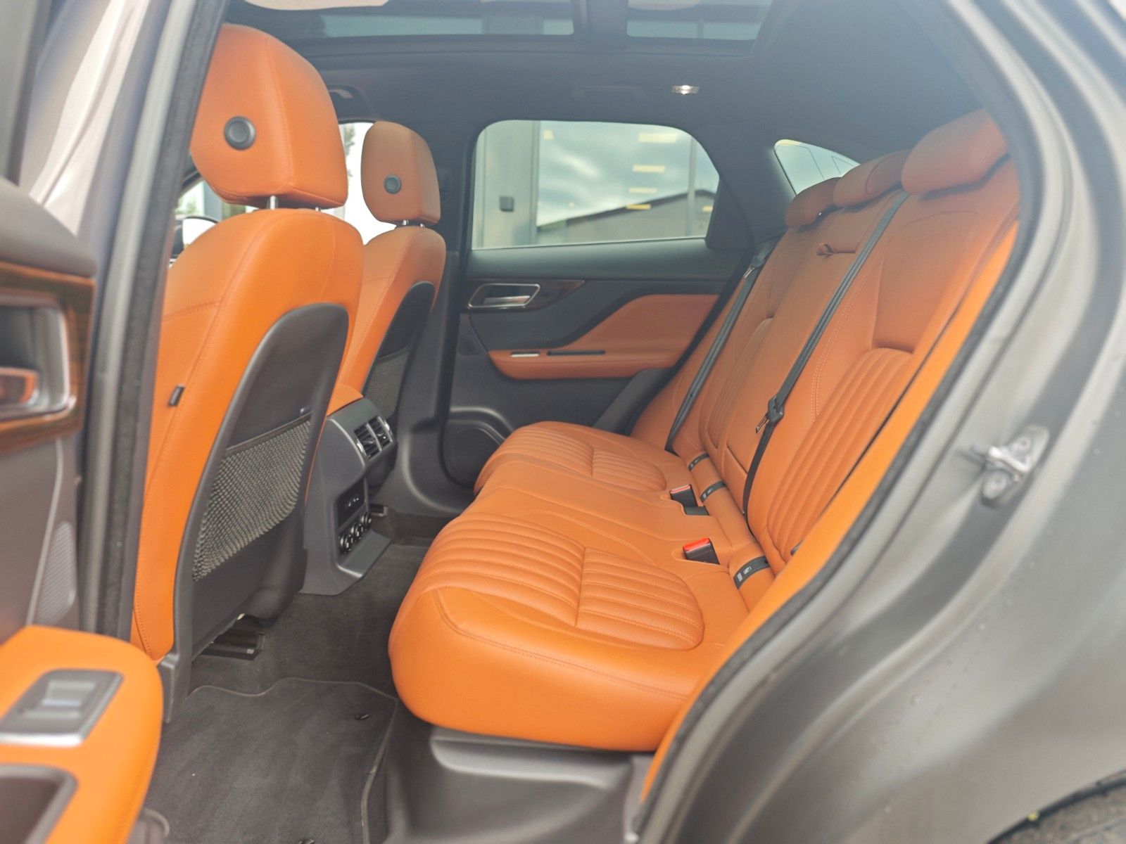 Fahrzeugabbildung Jaguar F-PACE AWD*SPORT*PANORAMA*LED*MERIDIAN*EL.AHK*