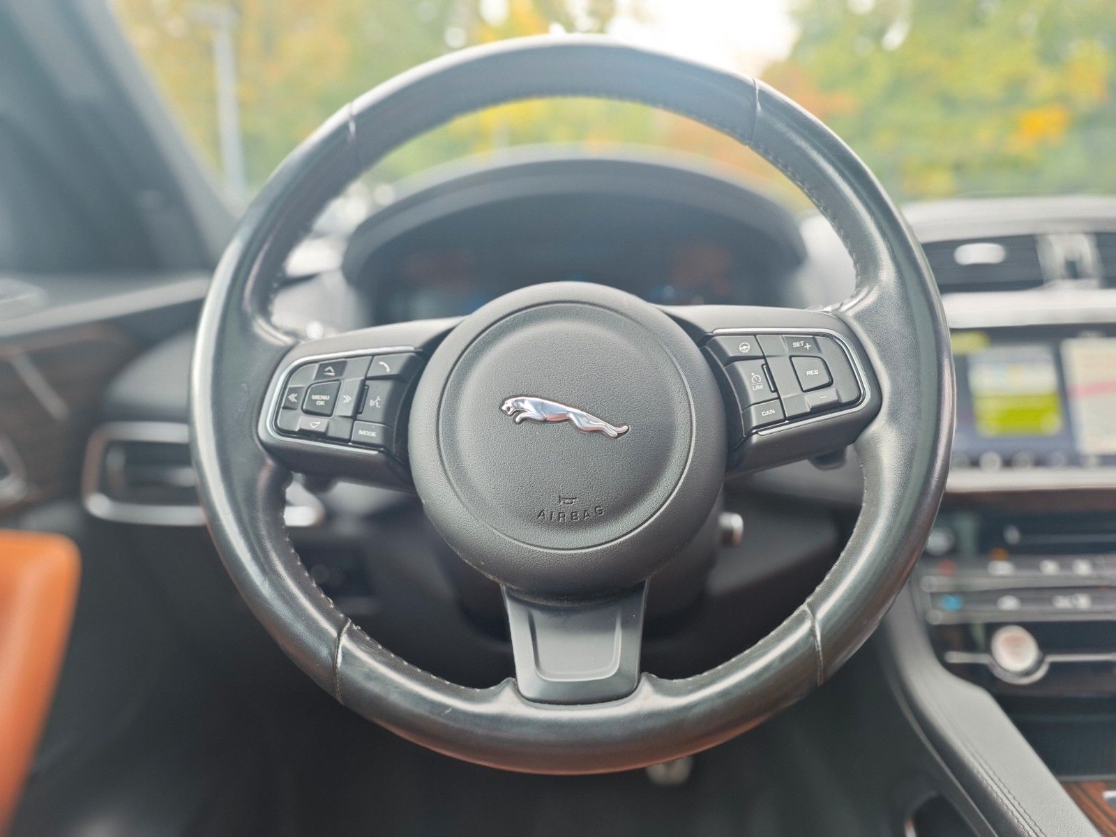 Fahrzeugabbildung Jaguar F-PACE AWD*SPORT*PANORAMA*LED*MERIDIAN*EL.AHK*