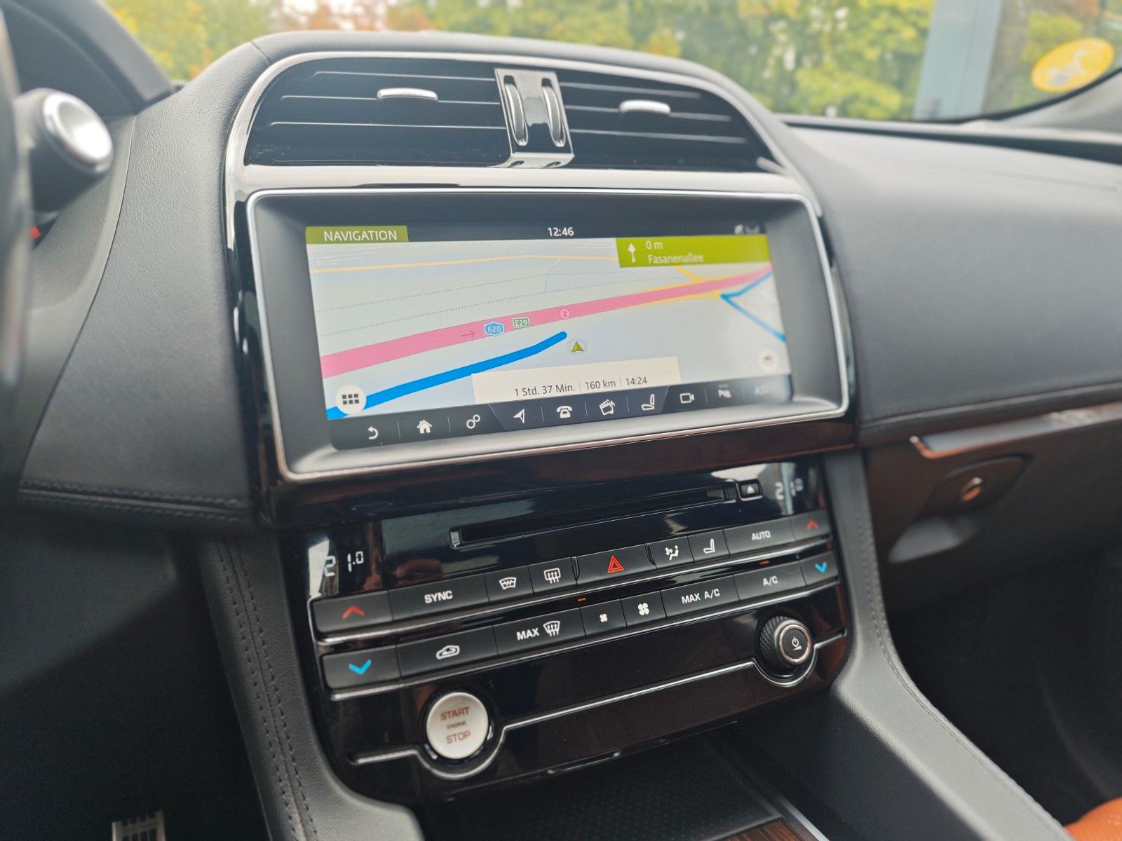 Fahrzeugabbildung Jaguar F-PACE AWD*SPORT*PANORAMA*LED*MERIDIAN*EL.AHK*