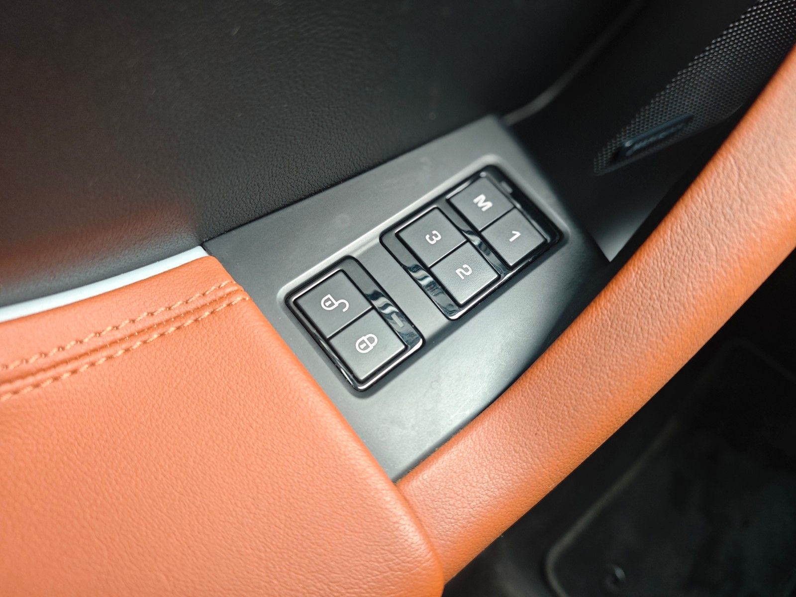 Fahrzeugabbildung Jaguar F-PACE AWD*SPORT*PANORAMA*LED*MERIDIAN*EL.AHK*