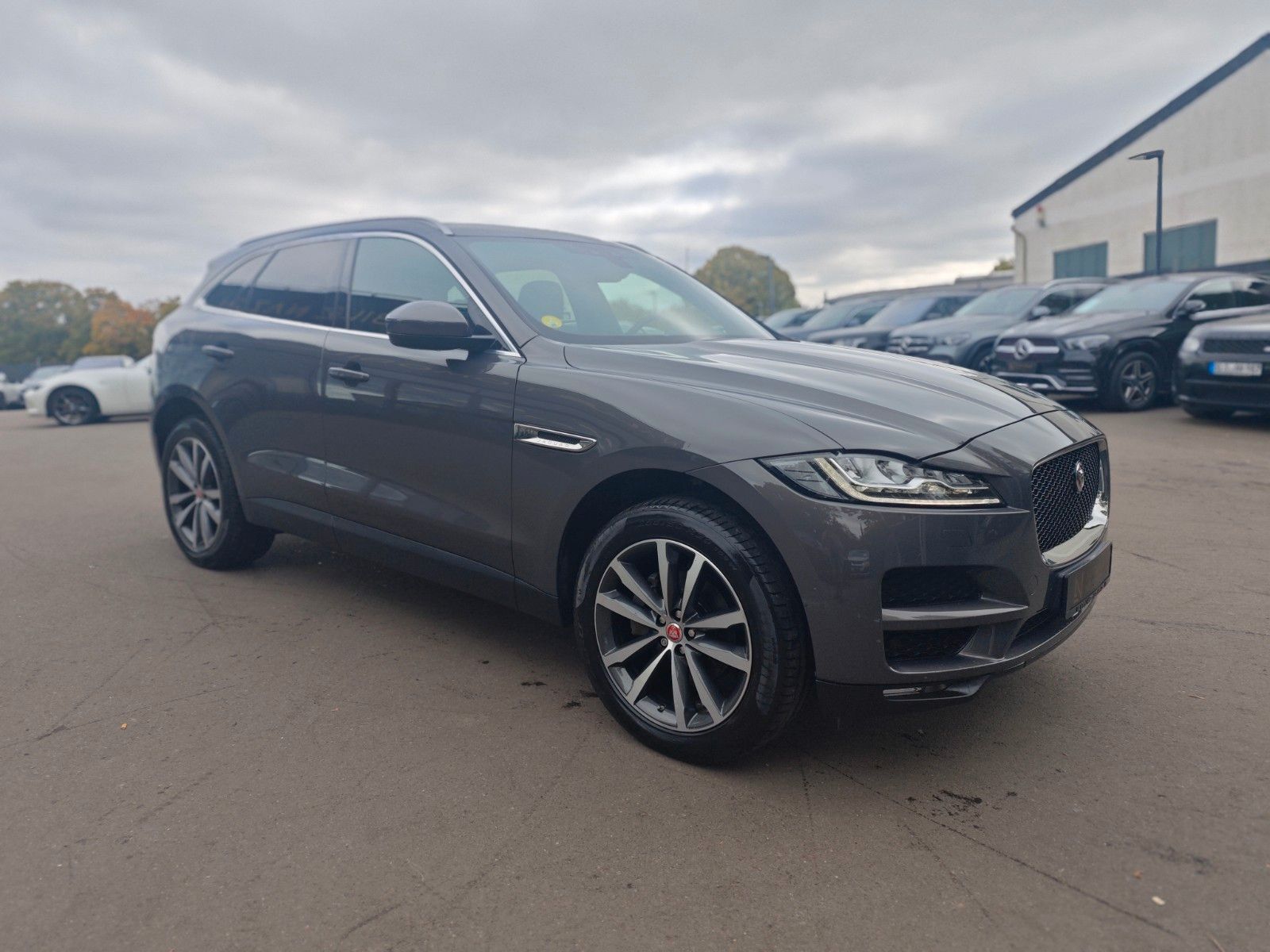 Fahrzeugabbildung Jaguar F-PACE AWD*SPORT*PANORAMA*LED*MERIDIAN*EL.AHK*
