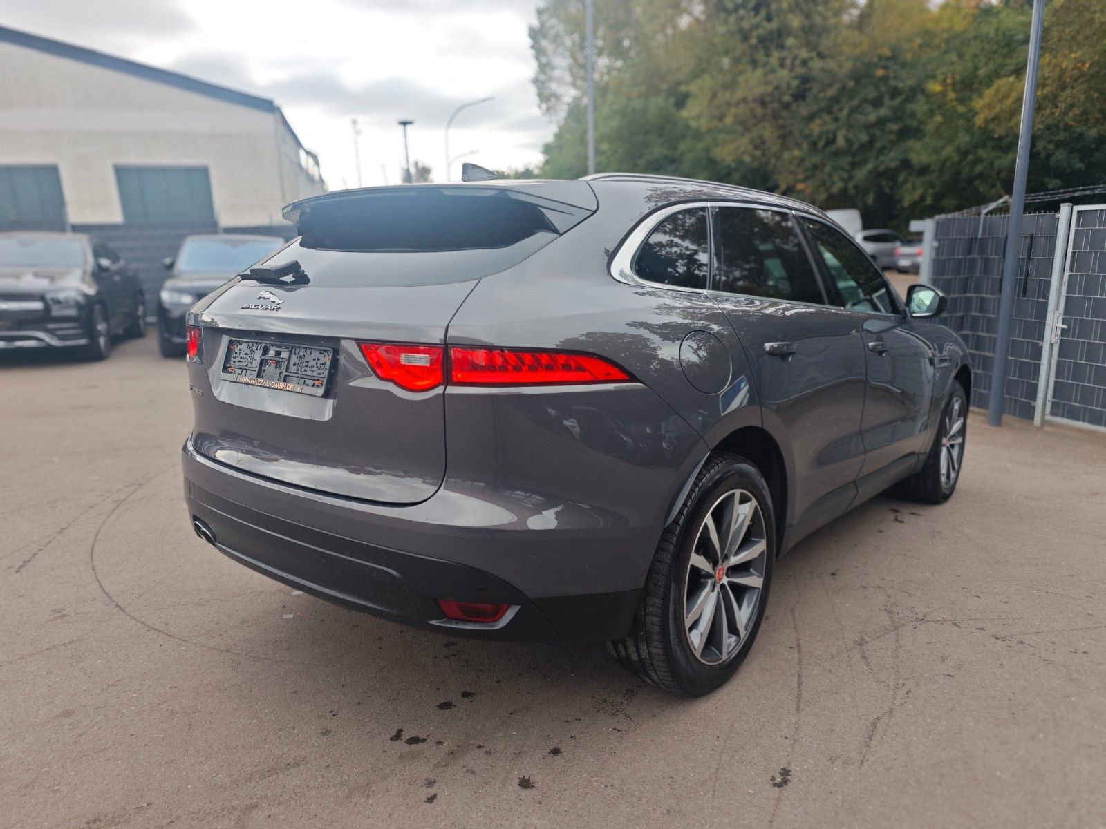 Fahrzeugabbildung Jaguar F-PACE AWD*SPORT*PANORAMA*LED*MERIDIAN*EL.AHK*