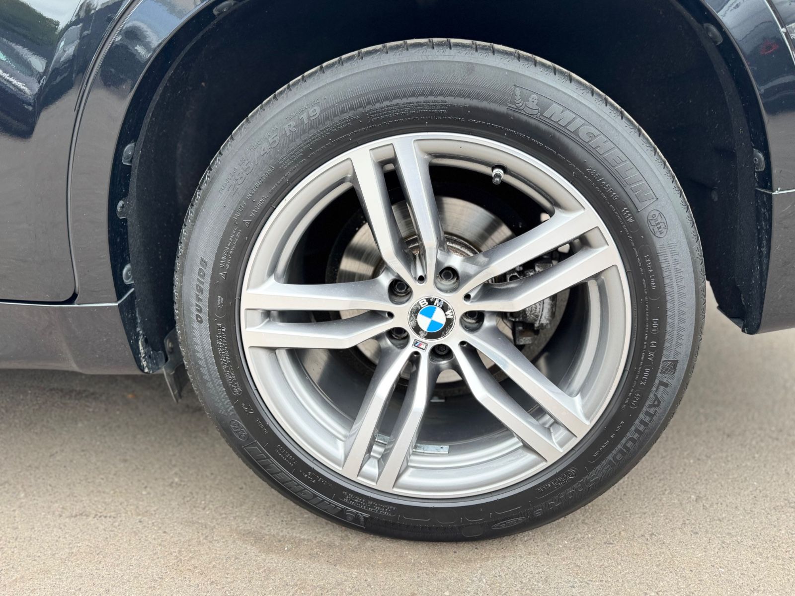 Fahrzeugabbildung BMW X6 XDrive 30 D M-PAKET*NAVI*PANORAMA*R-KAMERA*
