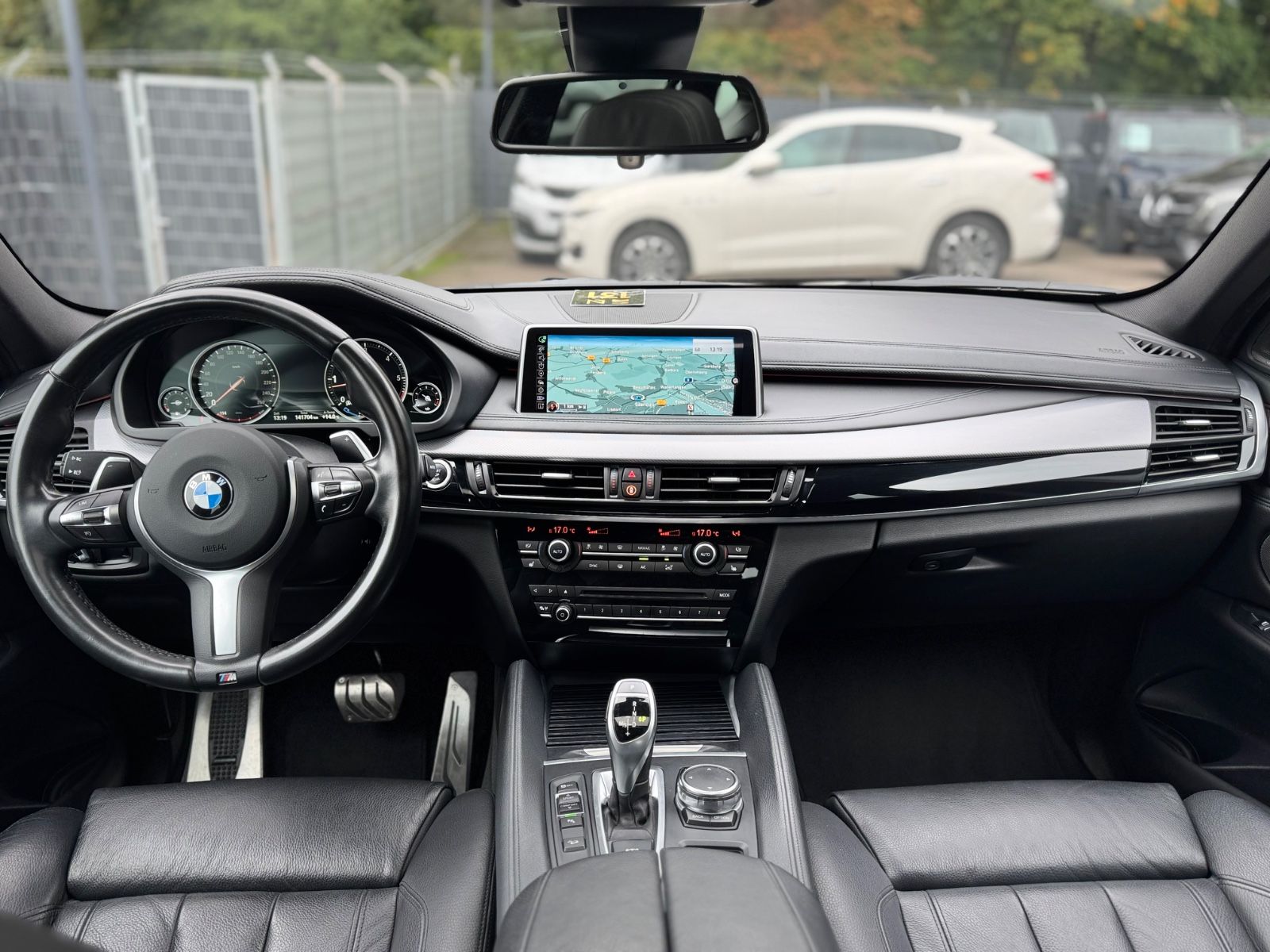 Fahrzeugabbildung BMW X6 XDrive 30 D M-PAKET*NAVI*PANORAMA*R-KAMERA*