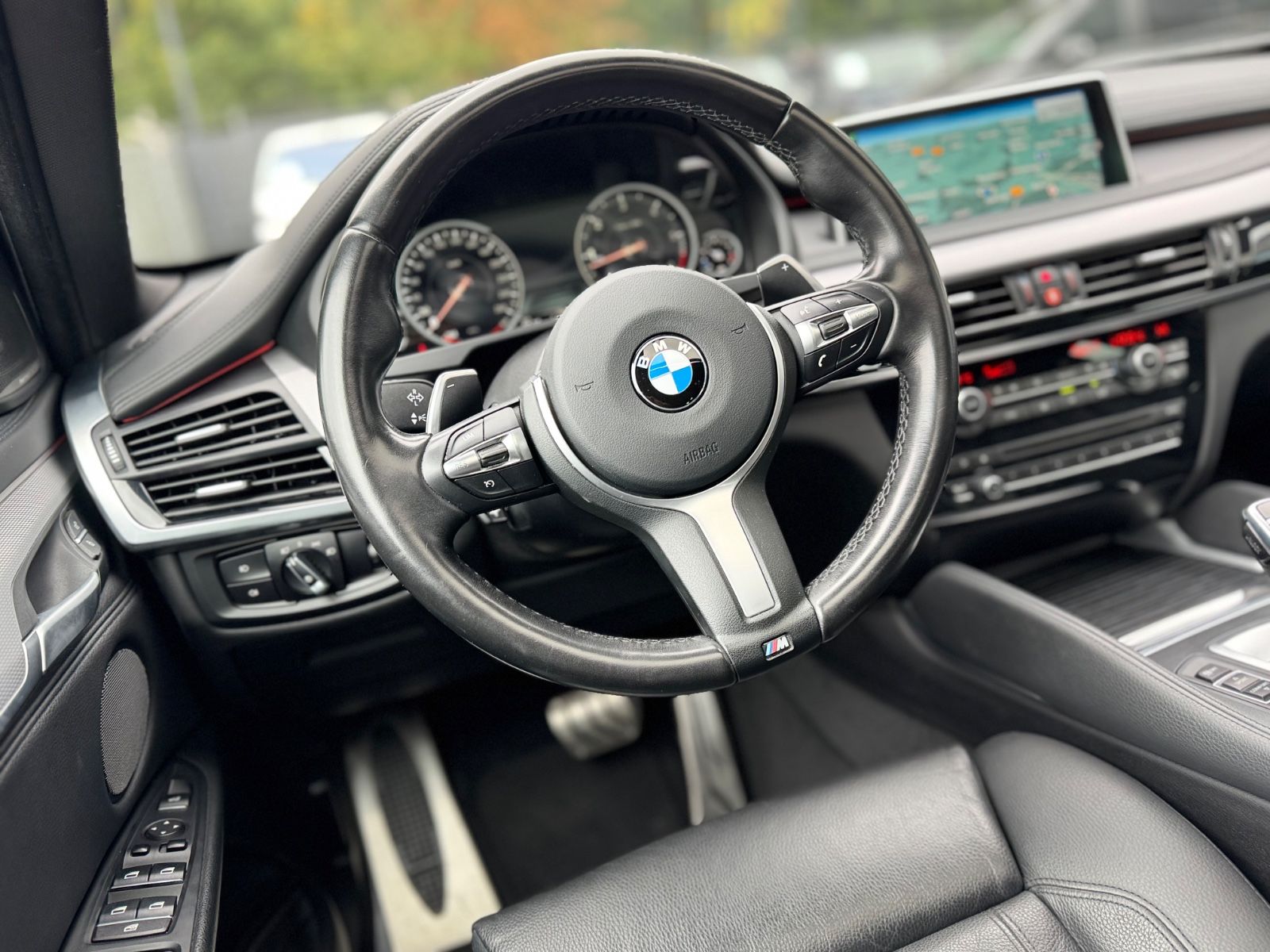 Fahrzeugabbildung BMW X6 XDrive 30 D M-PAKET*NAVI*PANORAMA*R-KAMERA*