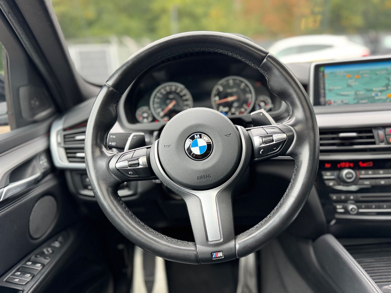 Fahrzeugabbildung BMW X6 XDrive 30 D M-PAKET*NAVI*PANORAMA*R-KAMERA*