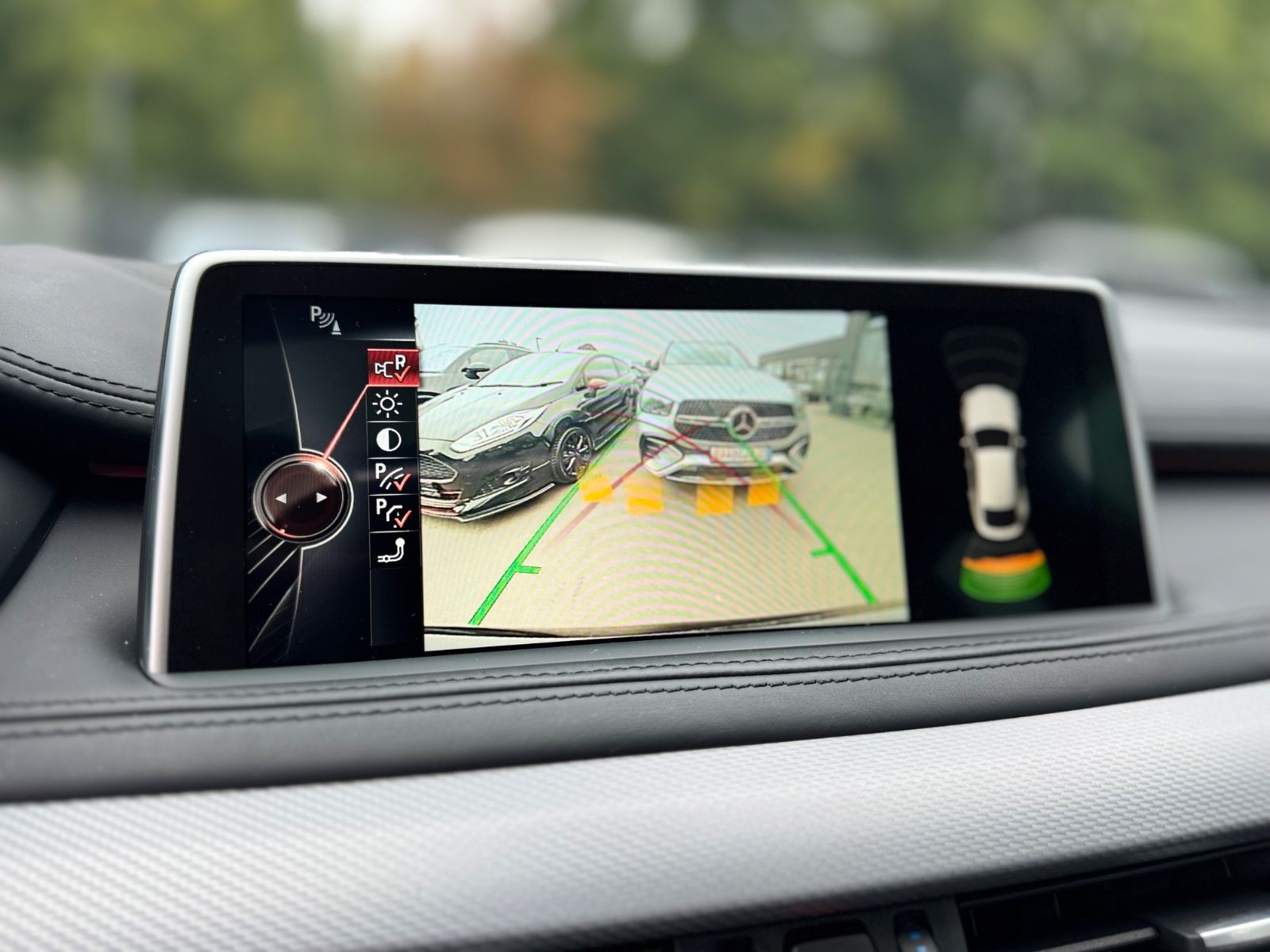 Fahrzeugabbildung BMW X6 XDrive 30 D M-PAKET*NAVI*PANORAMA*R-KAMERA*