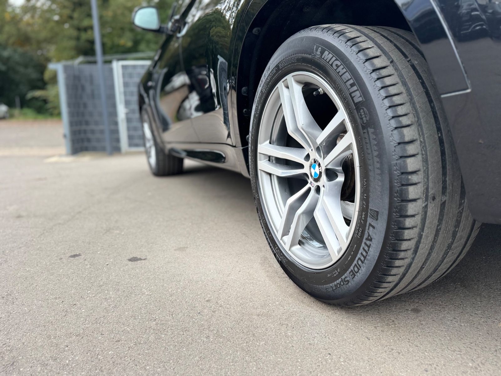 Fahrzeugabbildung BMW X6 XDrive 30 D M-PAKET*NAVI*PANORAMA*R-KAMERA*
