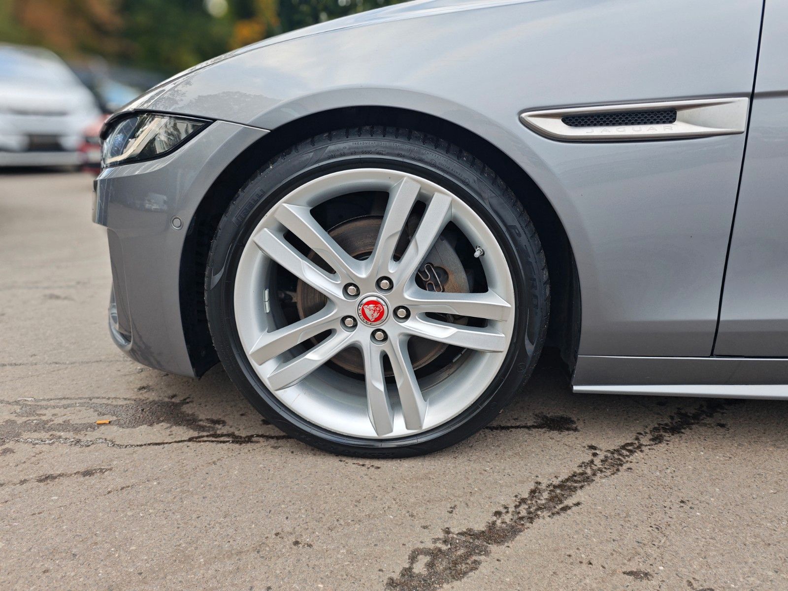 Fahrzeugabbildung Jaguar XE*APPLE CAR*NAVI*SHZ*KLIMAAUTO*VOLL-LED*