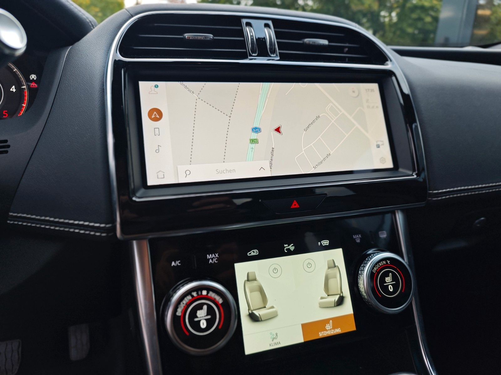 Fahrzeugabbildung Jaguar XE*APPLE CAR*NAVI*SHZ*KLIMAAUTO*VOLL-LED*
