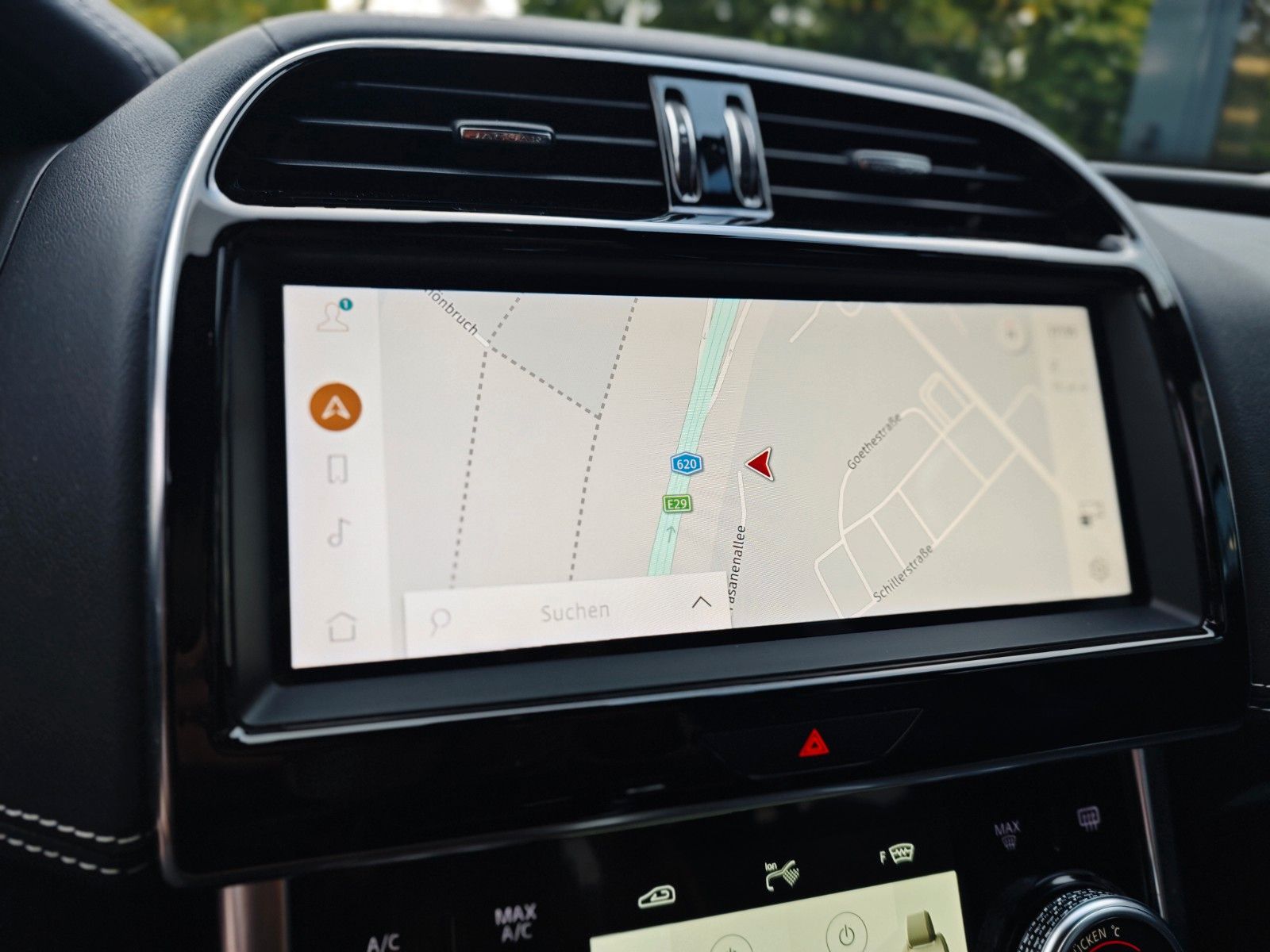 Fahrzeugabbildung Jaguar XE*APPLE CAR*NAVI*SHZ*KLIMAAUTO*VOLL-LED*
