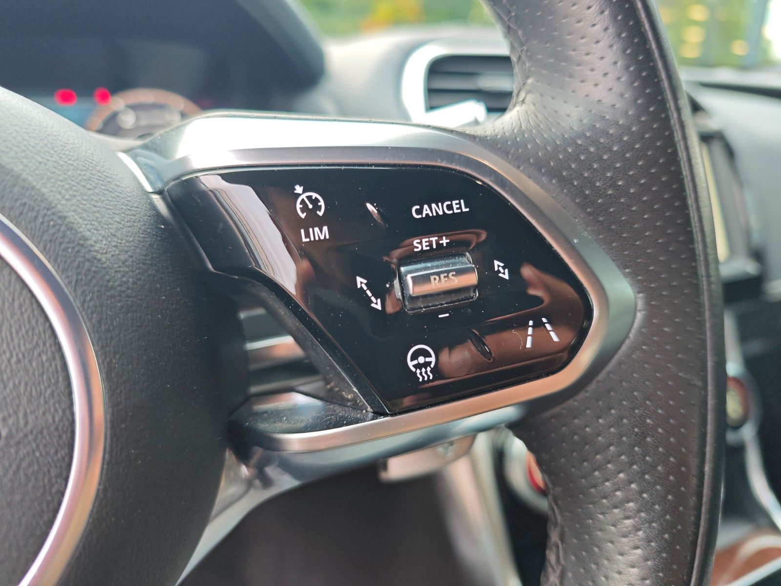 Fahrzeugabbildung Jaguar XE*APPLE CAR*NAVI*SHZ*KLIMAAUTO*VOLL-LED*