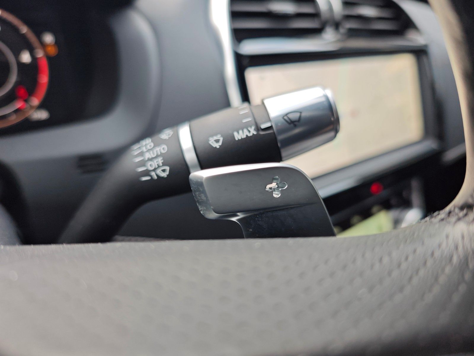 Fahrzeugabbildung Jaguar XE*APPLE CAR*NAVI*SHZ*KLIMAAUTO*VOLL-LED*