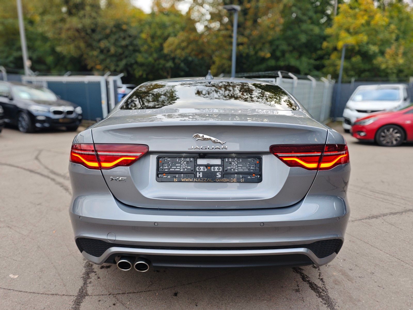 Fahrzeugabbildung Jaguar XE*APPLE CAR*NAVI*SHZ*KLIMAAUTO*VOLL-LED*