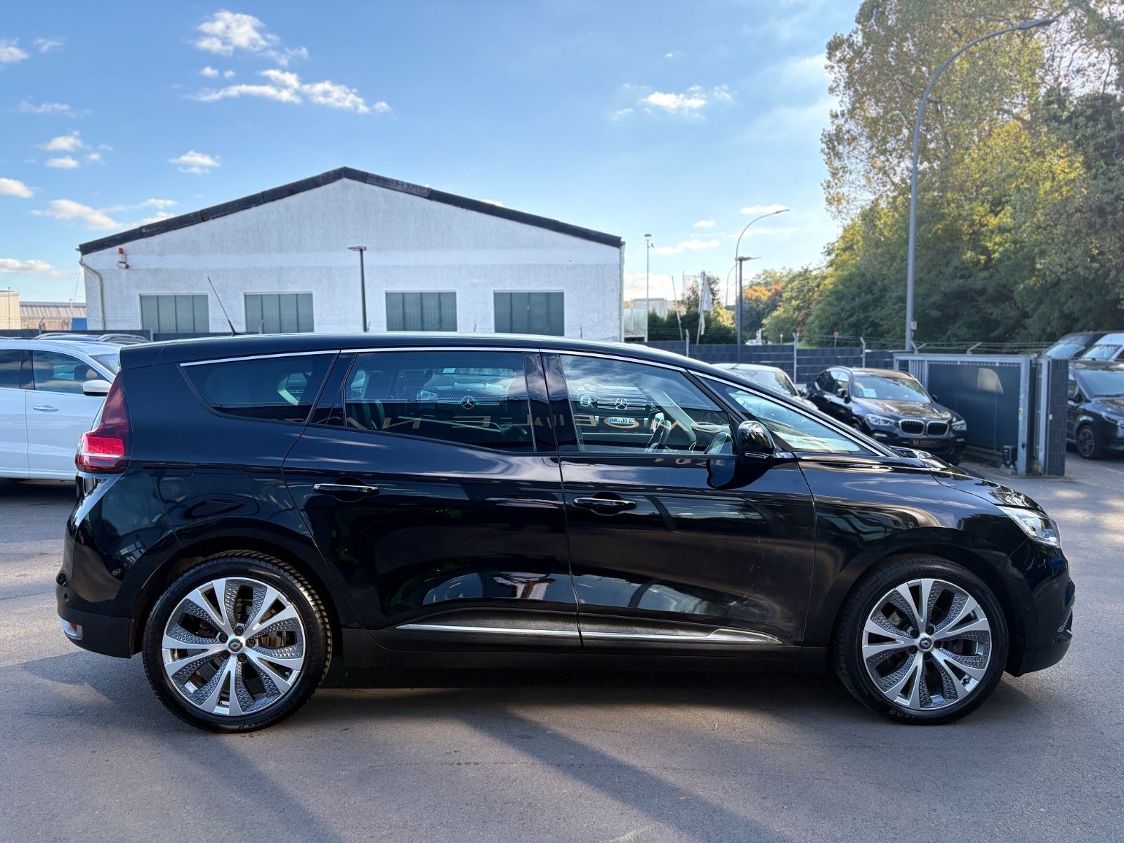 Fahrzeugabbildung Renault GRAND SCENIC 7SITZER*TEILLEDER*LED*KAMERA*TOP