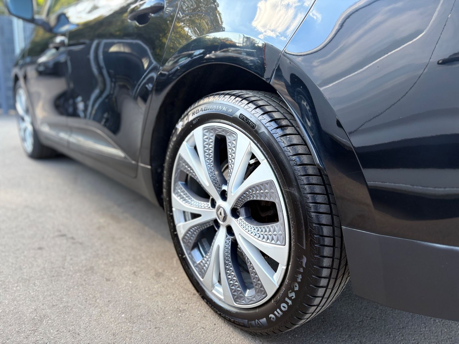 Fahrzeugabbildung Renault GRAND SCENIC 7SITZER*TEILLEDER*LED*KAMERA*TOP