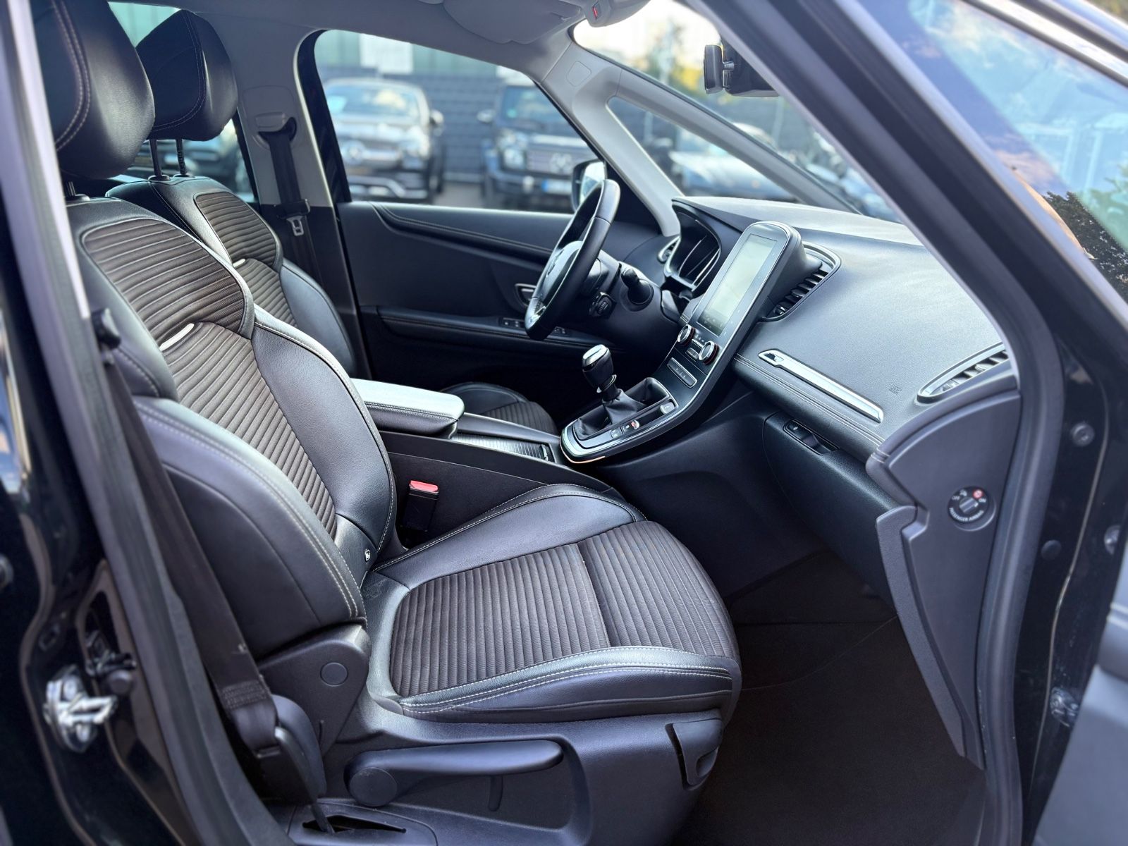 Fahrzeugabbildung Renault GRAND SCENIC 7SITZER*TEILLEDER*LED*KAMERA*TOP