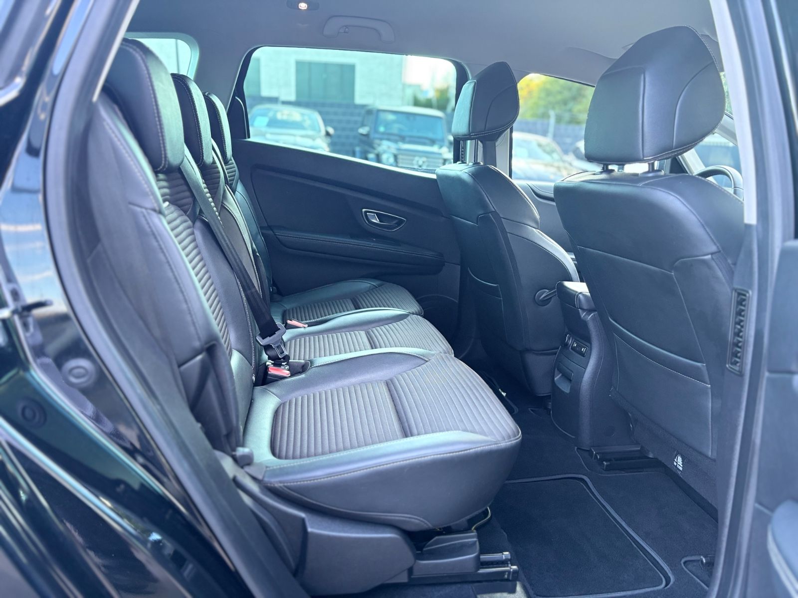 Fahrzeugabbildung Renault GRAND SCENIC 7SITZER*TEILLEDER*LED*KAMERA*TOP