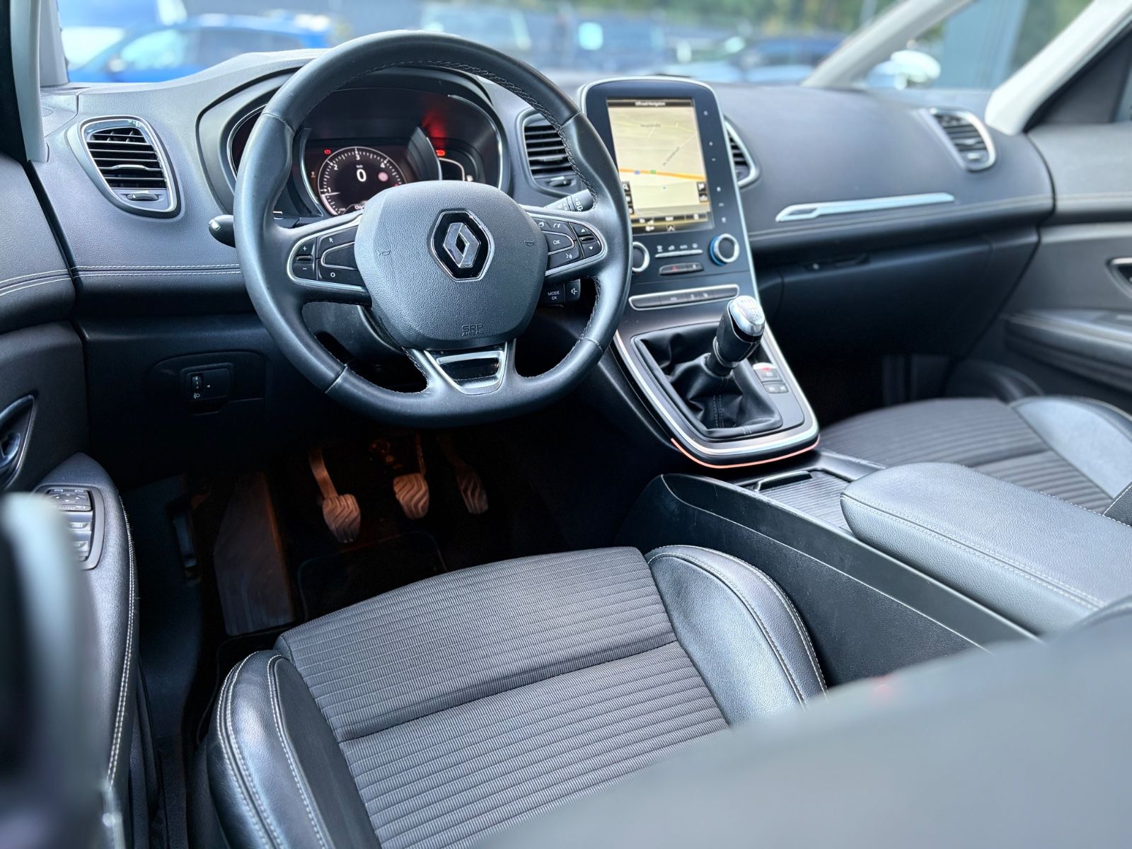 Fahrzeugabbildung Renault GRAND SCENIC 7SITZER*TEILLEDER*LED*KAMERA*TOP