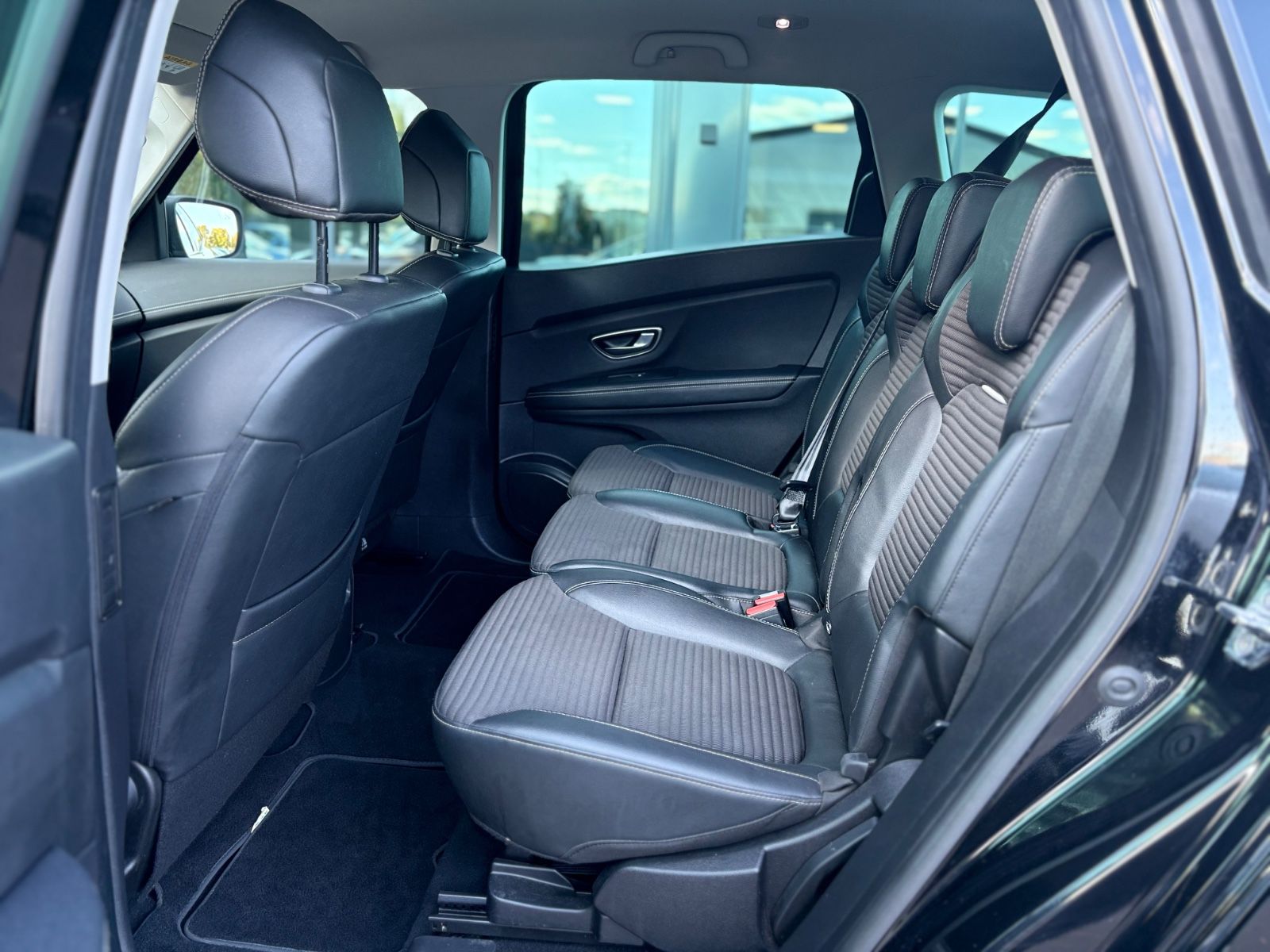 Fahrzeugabbildung Renault GRAND SCENIC 7SITZER*TEILLEDER*LED*KAMERA*TOP