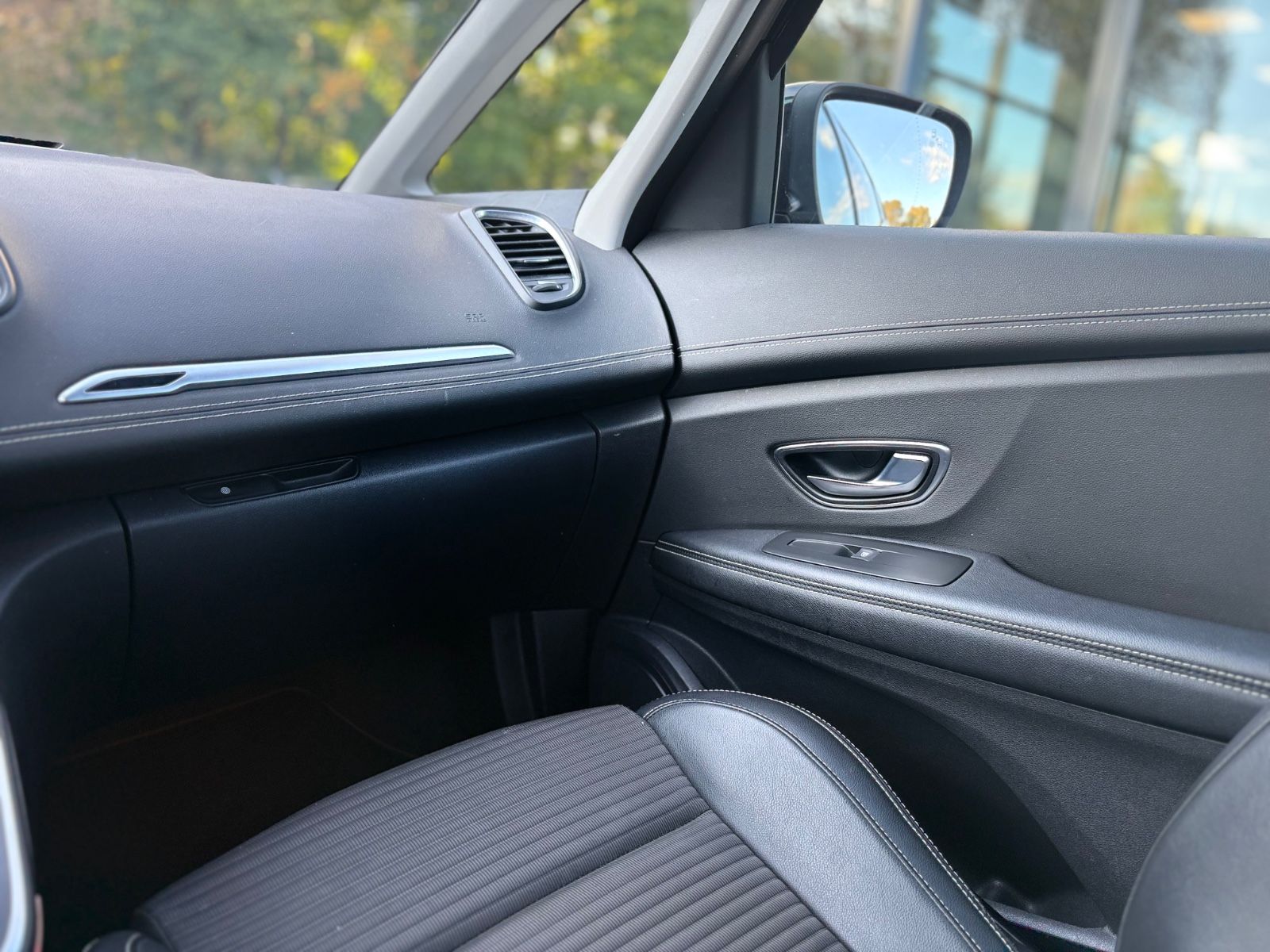 Fahrzeugabbildung Renault GRAND SCENIC 7SITZER*TEILLEDER*LED*KAMERA*TOP