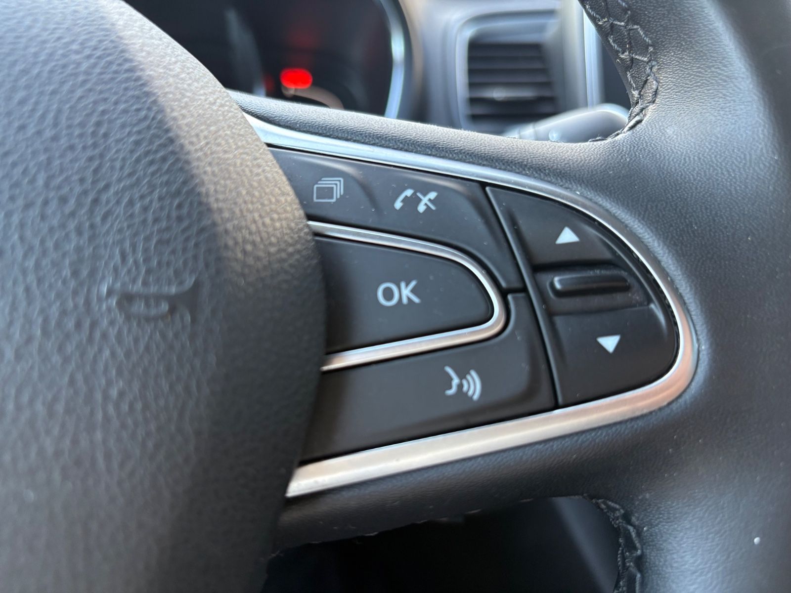 Fahrzeugabbildung Renault GRAND SCENIC 7SITZER*TEILLEDER*LED*KAMERA*TOP