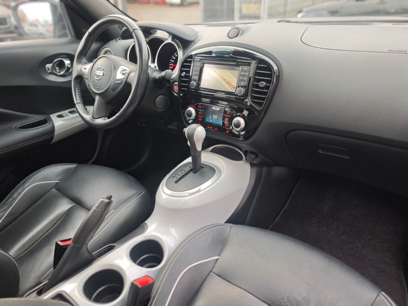 Fahrzeugabbildung Nissan JUKE SPORT DESIGN*AUT*LEDER*360 GRAD KAMERA*PANO