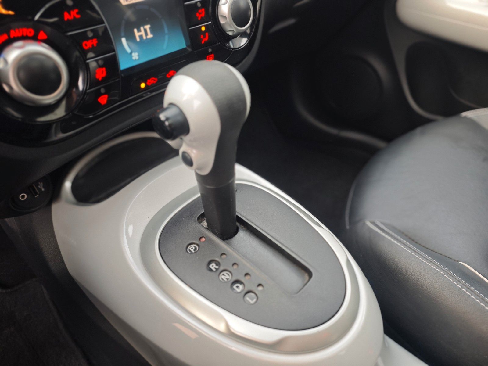 Fahrzeugabbildung Nissan JUKE SPORT DESIGN*AUT*LEDER*360 GRAD KAMERA*PANO