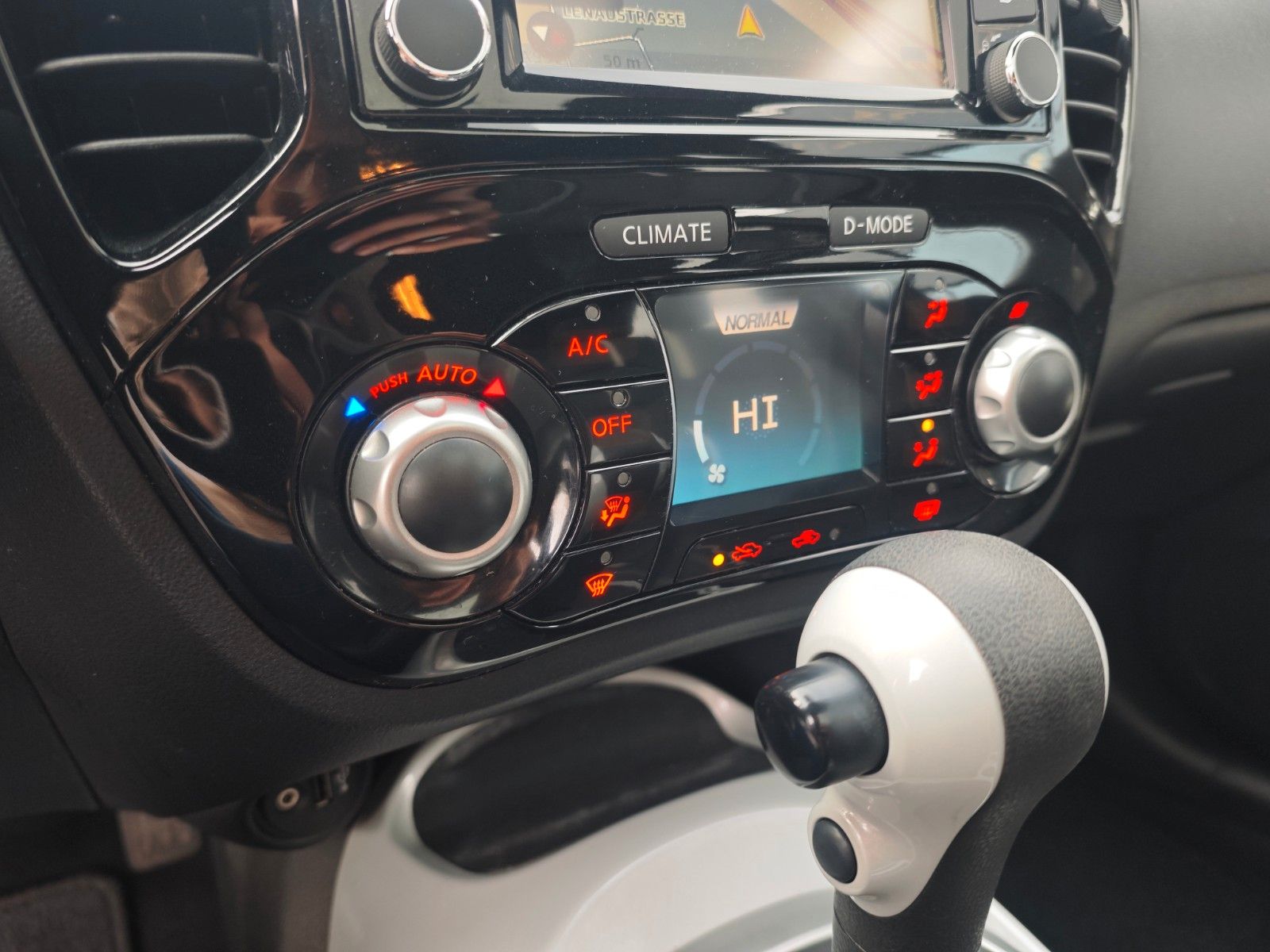 Fahrzeugabbildung Nissan JUKE SPORT DESIGN*AUT*LEDER*360 GRAD KAMERA*PANO