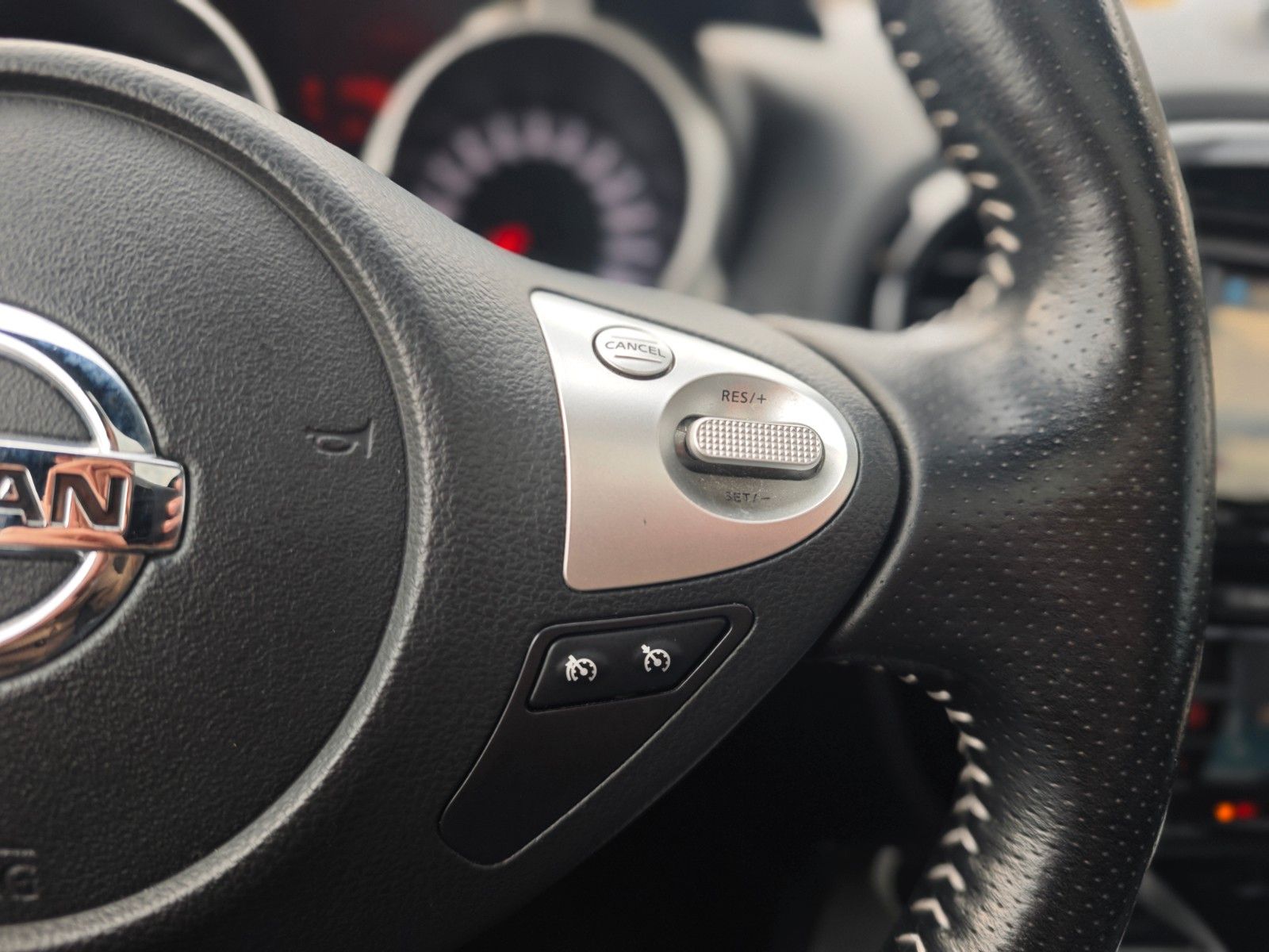 Fahrzeugabbildung Nissan JUKE SPORT DESIGN*AUT*LEDER*360 GRAD KAMERA*PANO