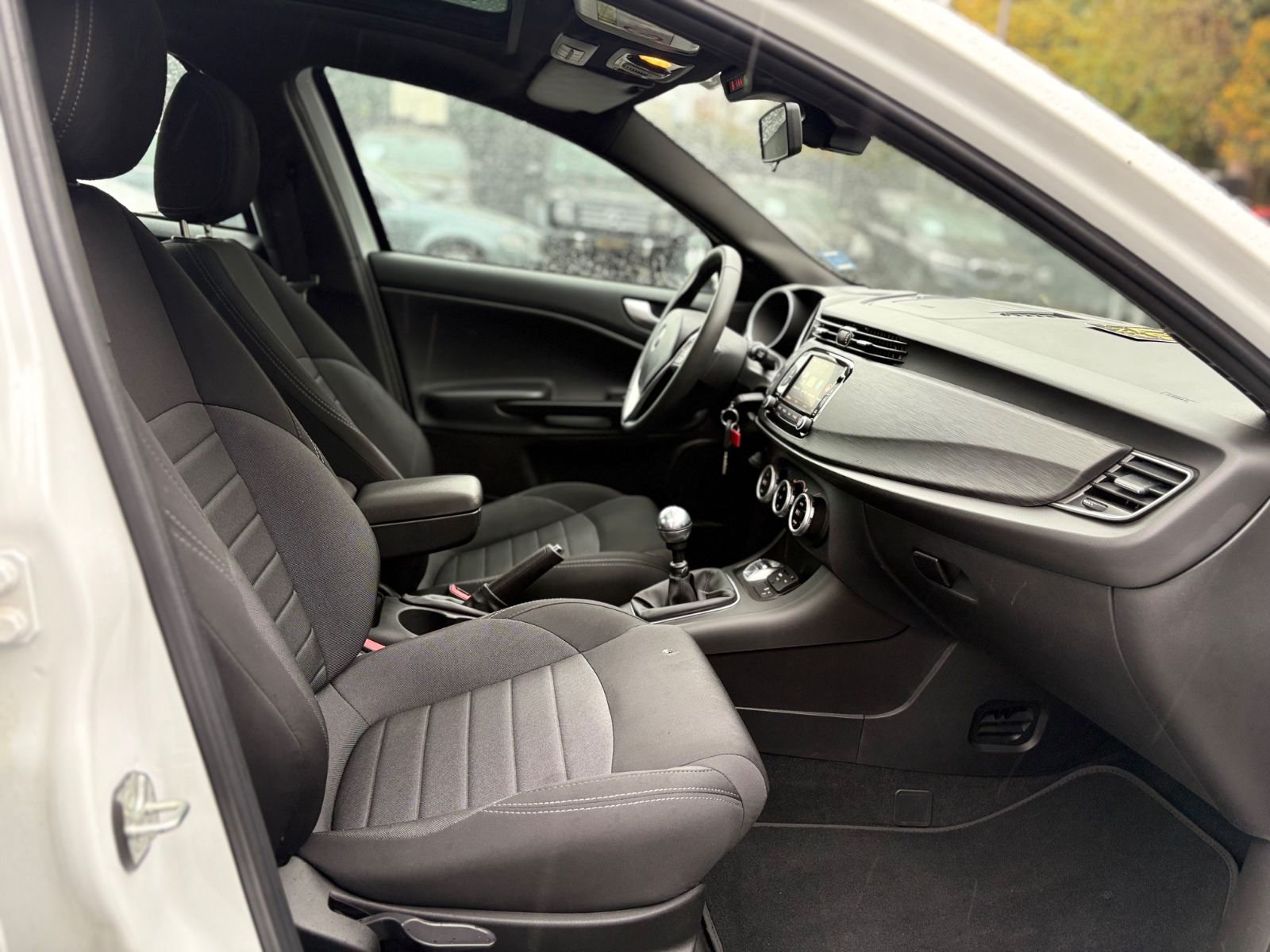 Fahrzeugabbildung Alfa Romeo GIULIETTA SUPER*PANORAMA*KLIMAAUT.*NAVI*