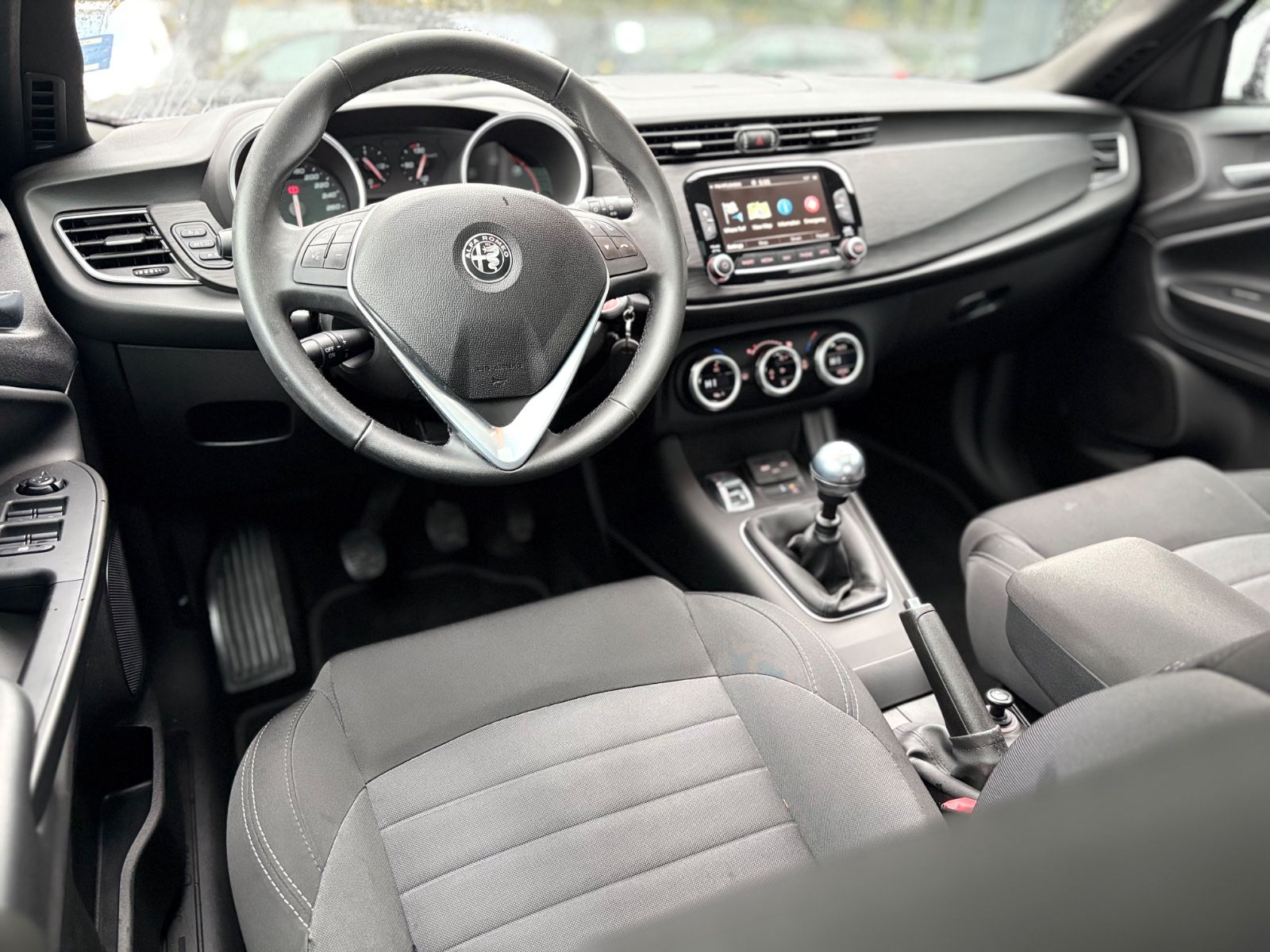 Fahrzeugabbildung Alfa Romeo GIULIETTA SUPER*PANORAMA*KLIMAAUT.*NAVI*