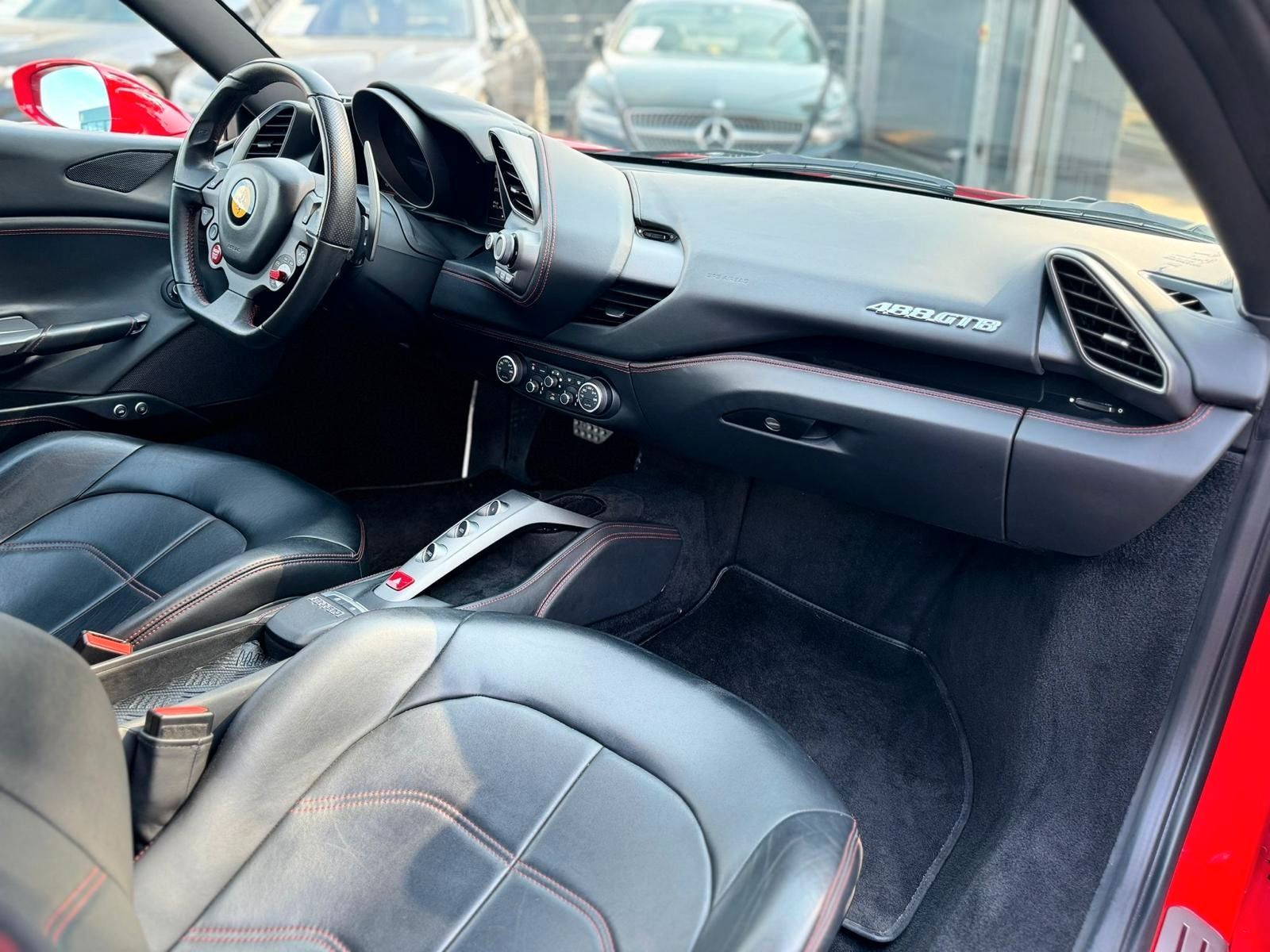 Fahrzeugabbildung Ferrari 488 GTB Coupé DCT*ROSSO SCUDERIA*LIFT*22.ZOLL*