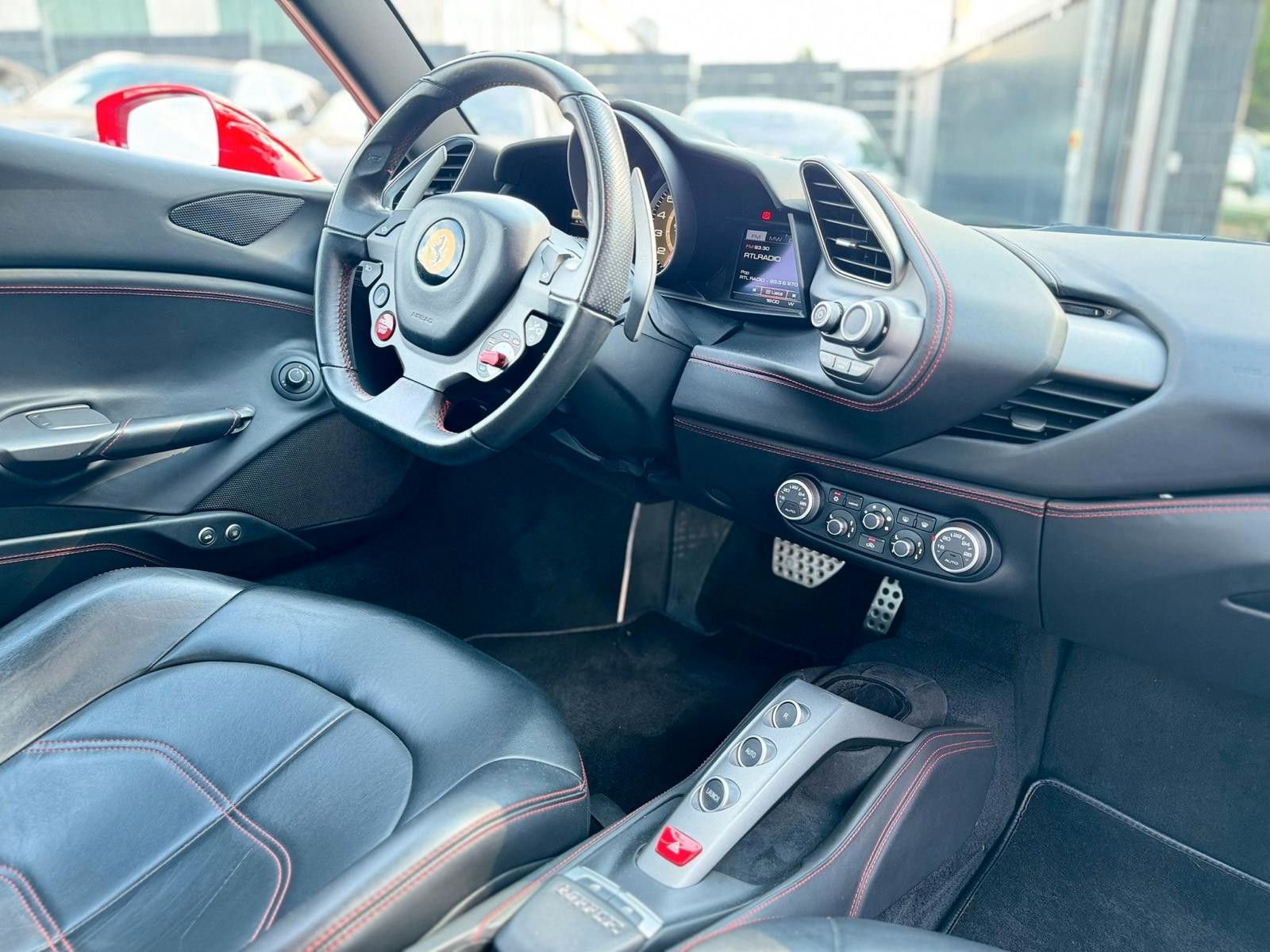 Fahrzeugabbildung Ferrari 488 GTB Coupé DCT*ROSSO SCUDERIA*LIFT*22.ZOLL*