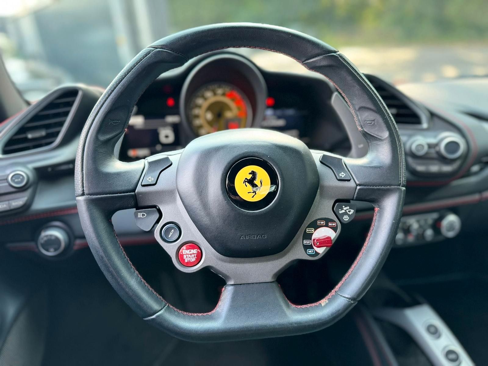 Fahrzeugabbildung Ferrari 488 GTB Coupé DCT*ROSSO SCUDERIA*LIFT*22.ZOLL*