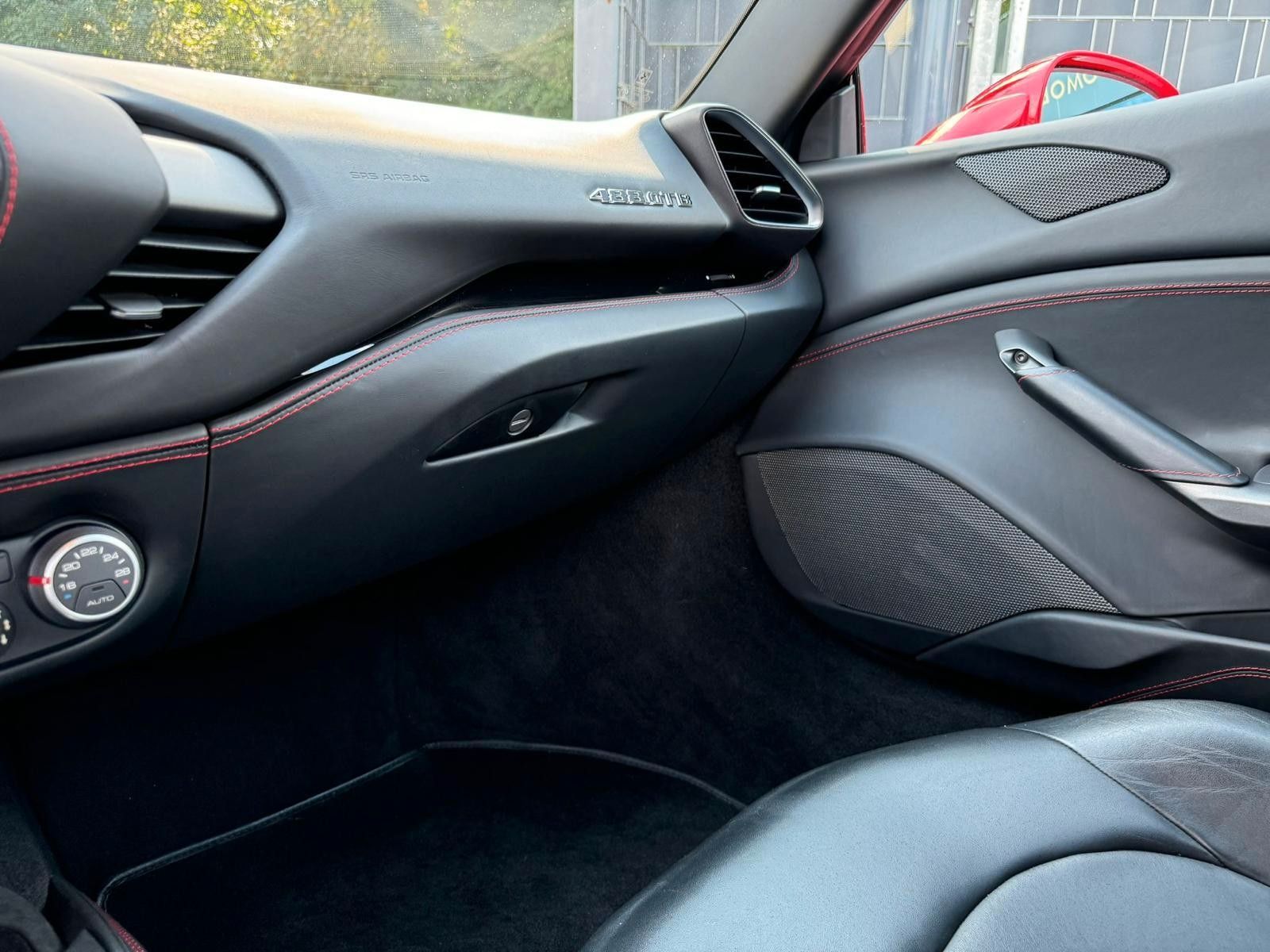 Fahrzeugabbildung Ferrari 488 GTB Coupé DCT*ROSSO SCUDERIA*LIFT*22.ZOLL*