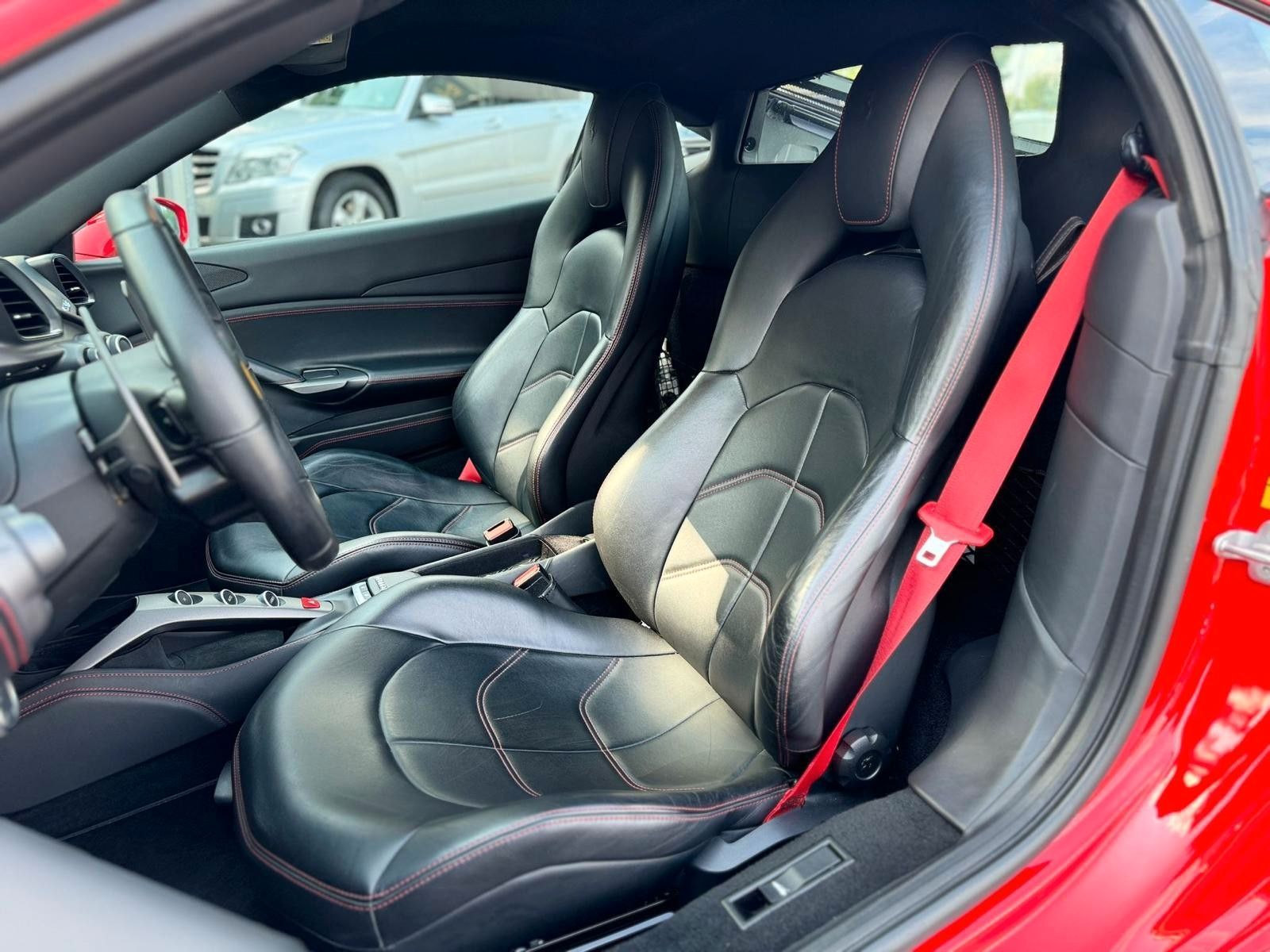 Fahrzeugabbildung Ferrari 488 GTB Coupé DCT*ROSSO SCUDERIA*LIFT*22.ZOLL*