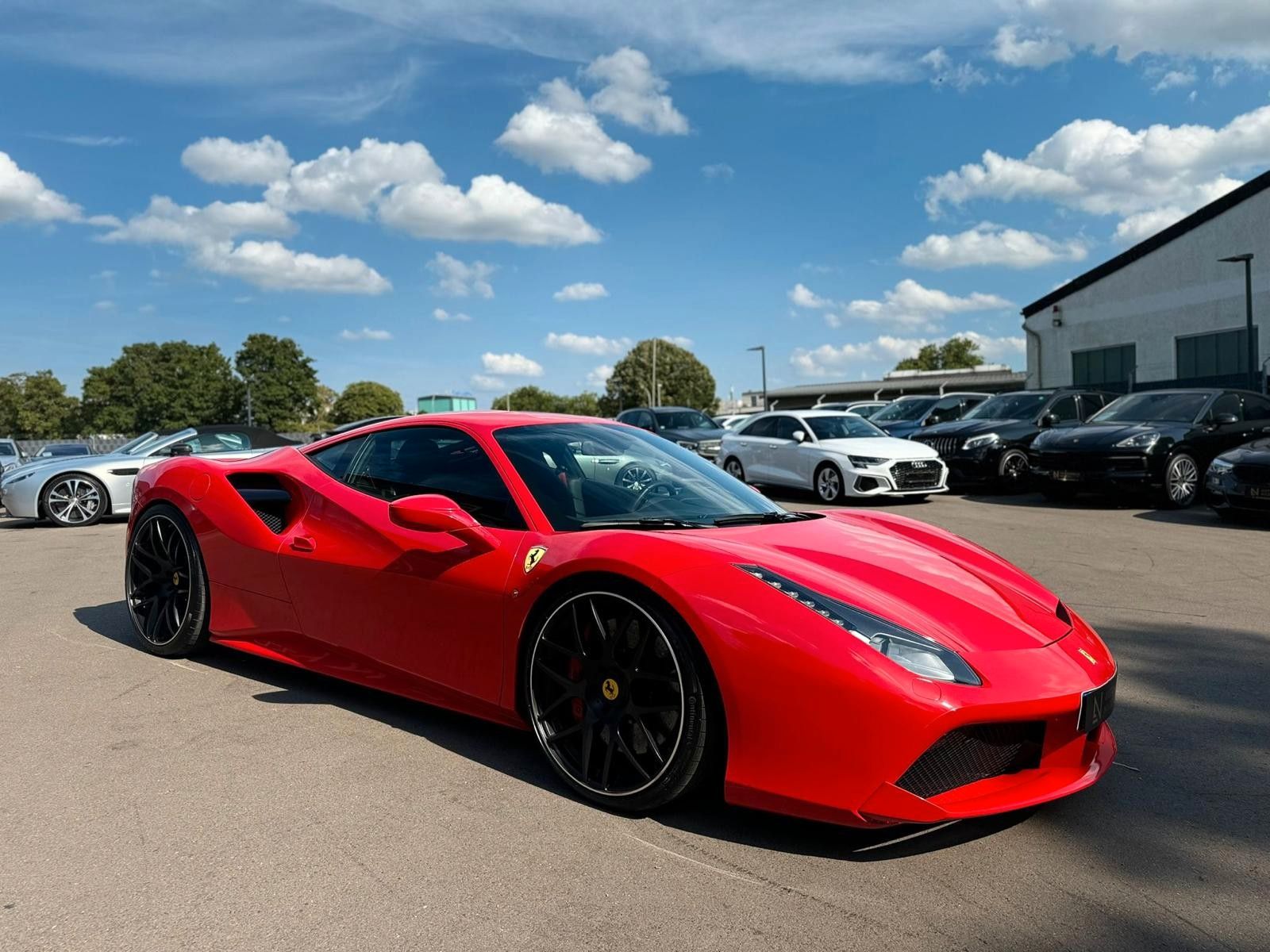 Fahrzeugabbildung Ferrari 488 GTB Coupé DCT*ROSSO SCUDERIA*LIFT*22.ZOLL*