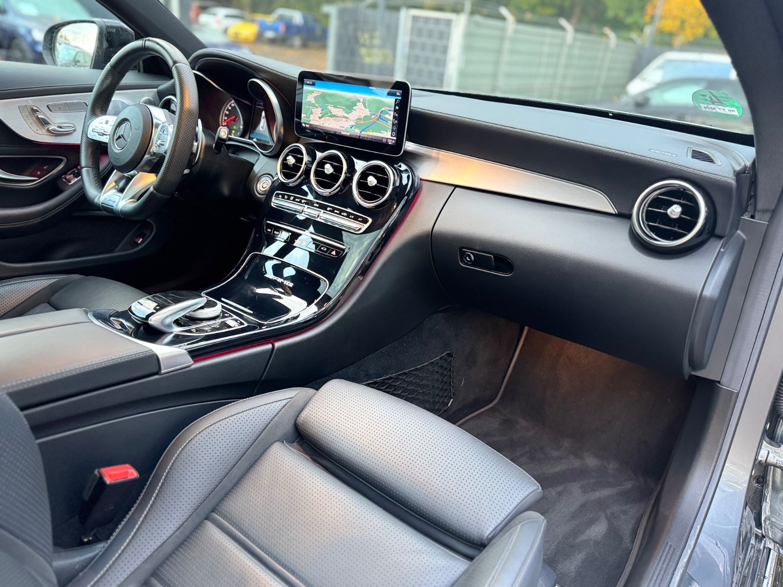 Fahrzeugabbildung Mercedes-Benz C63 AMG COUPE*PANORAMA*BURMESTER*FACELIFT*CARBON