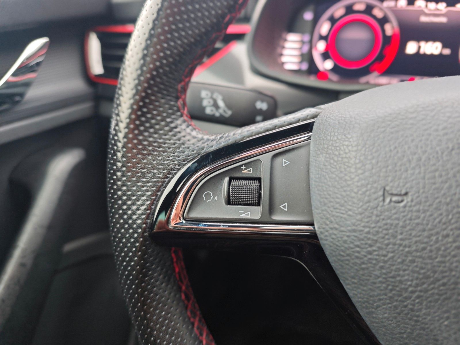 Fahrzeugabbildung SKODA SCALA MONTE CARLO*PANORAMA*APPLE CAR*KAMERA*NAVI