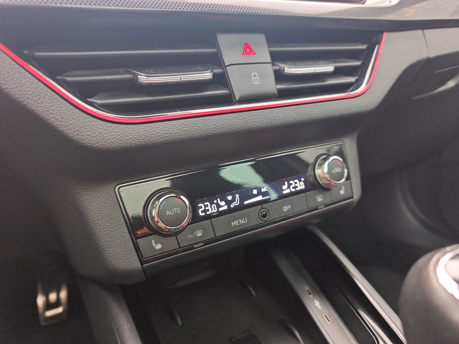 Fahrzeugabbildung SKODA SCALA MONTE CARLO*PANORAMA*APPLE CAR*KAMERA*NAVI