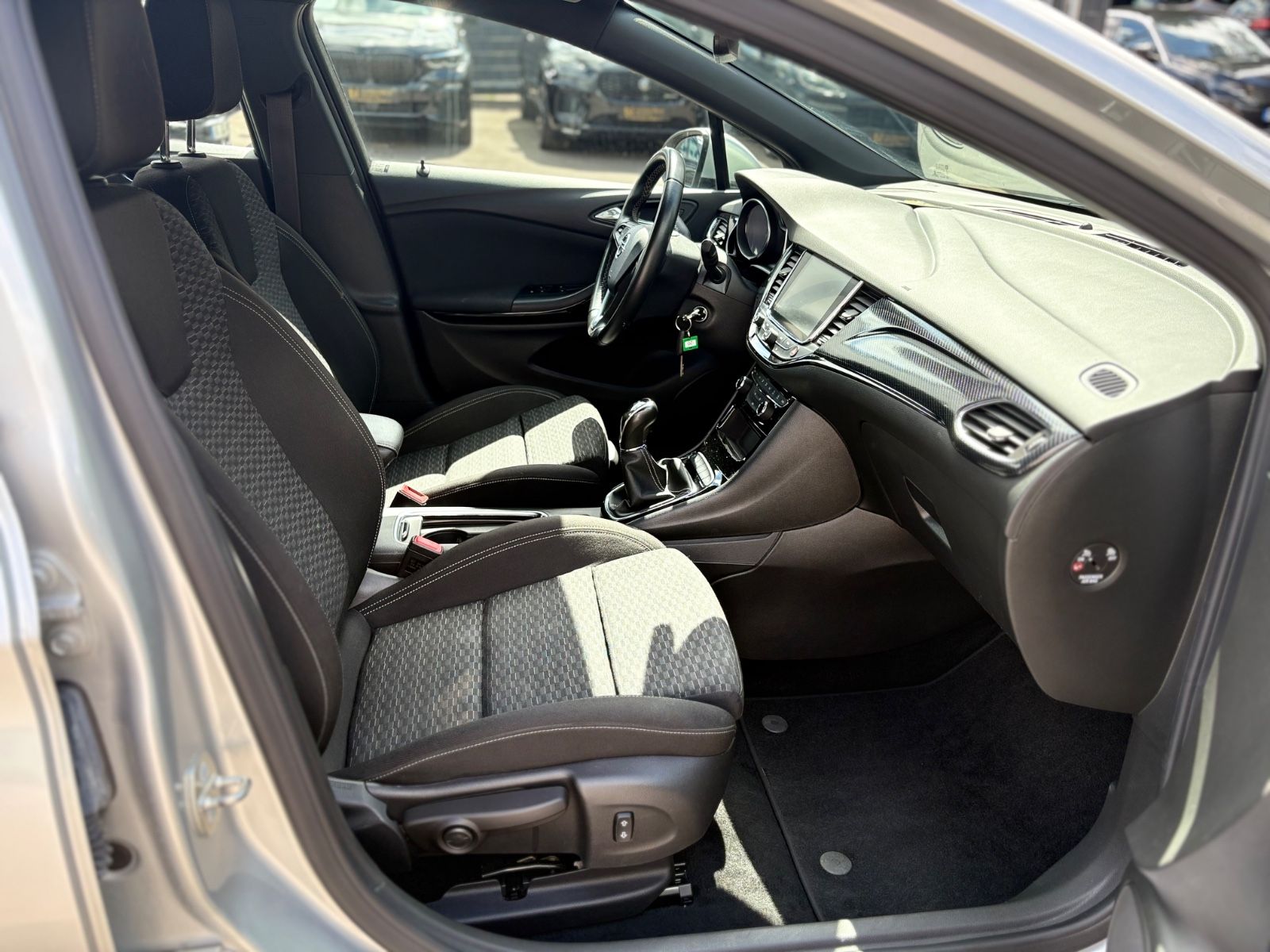 Fahrzeugabbildung Opel ASTRA K LIM*DYNAMIC*VOLL-LED*PDC*ERGO SITZE*TOP