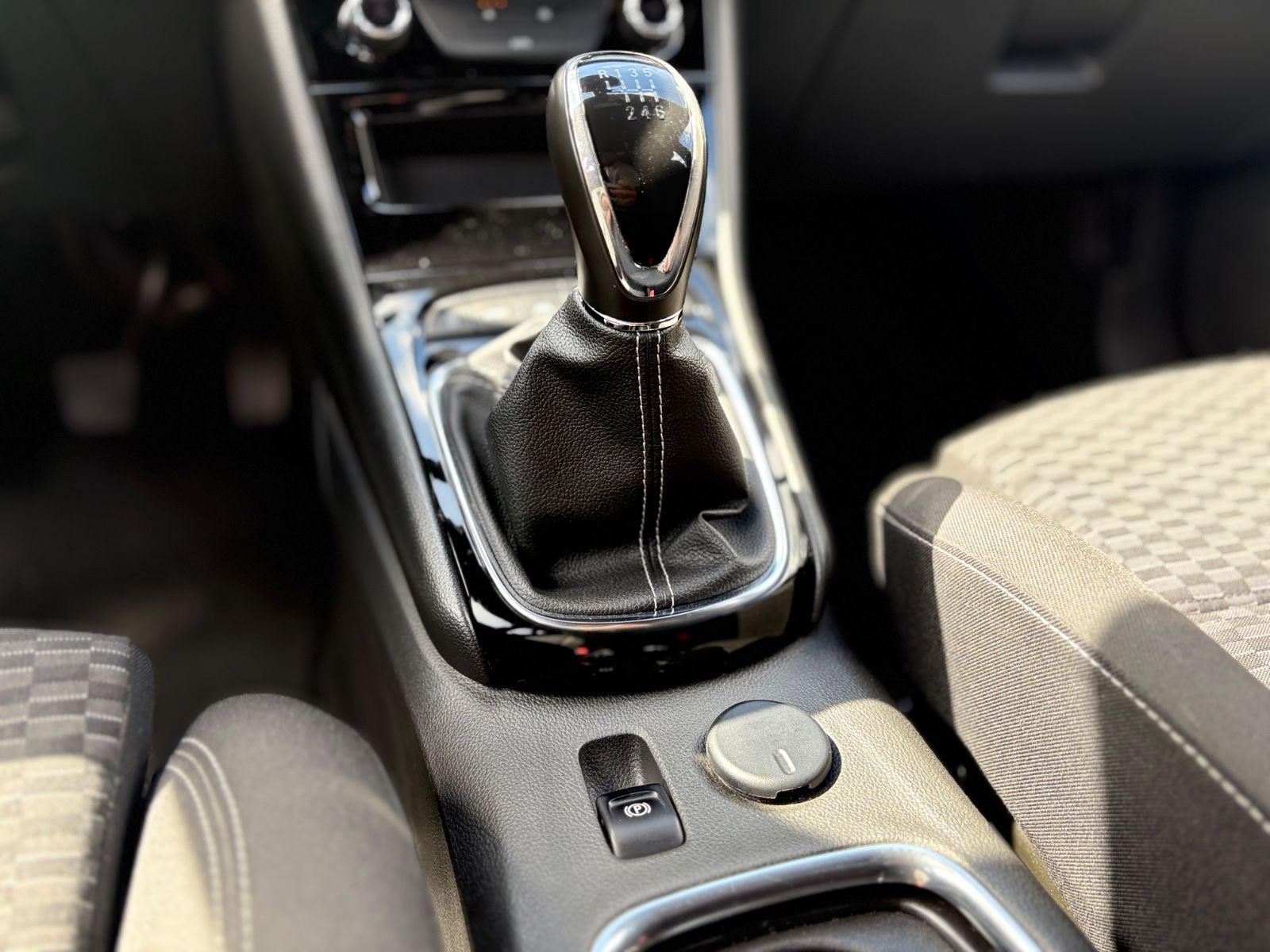 Fahrzeugabbildung Opel ASTRA K LIM*DYNAMIC*VOLL-LED*PDC*ERGO SITZE*TOP