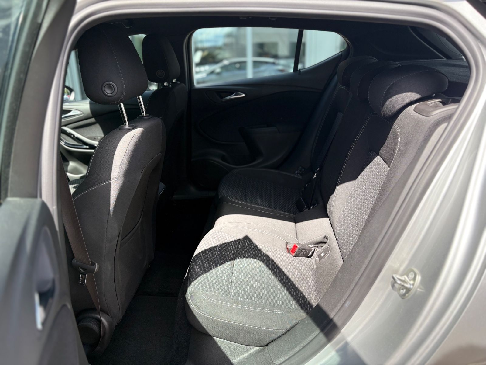 Fahrzeugabbildung Opel ASTRA K LIM*DYNAMIC*VOLL-LED*PDC*ERGO SITZE*TOP