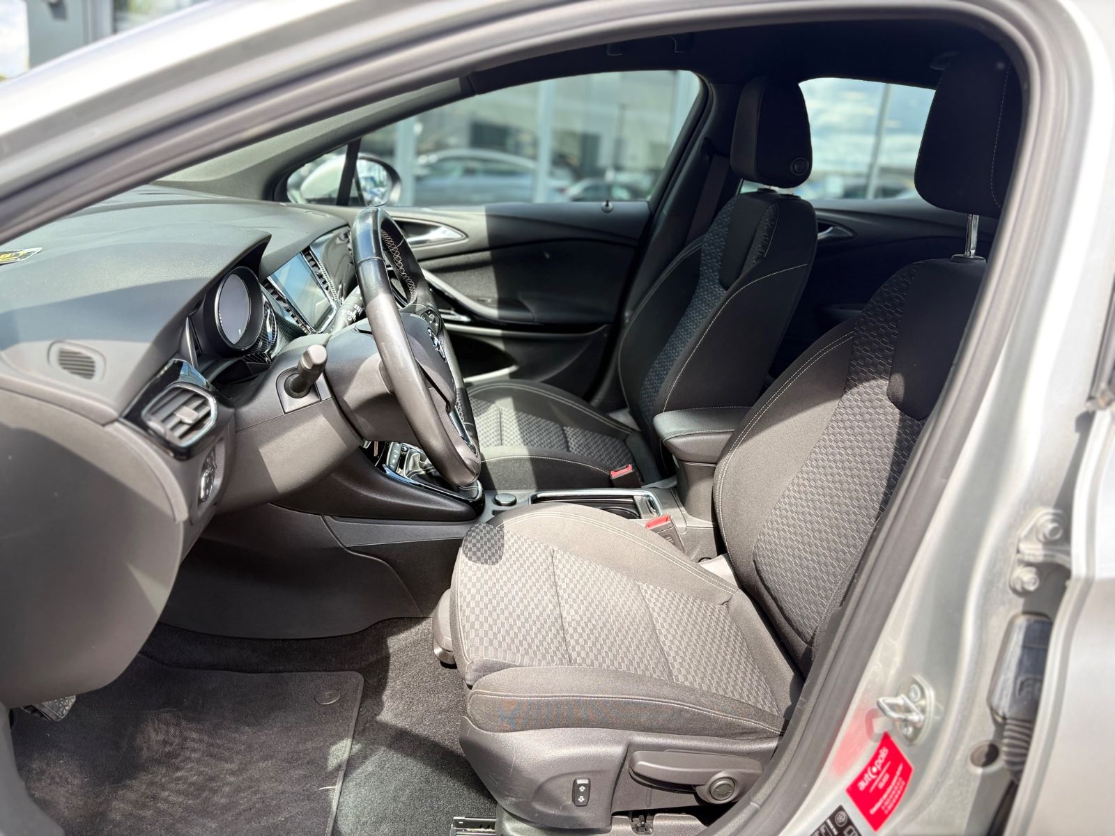 Fahrzeugabbildung Opel ASTRA K LIM*DYNAMIC*VOLL-LED*PDC*ERGO SITZE*TOP