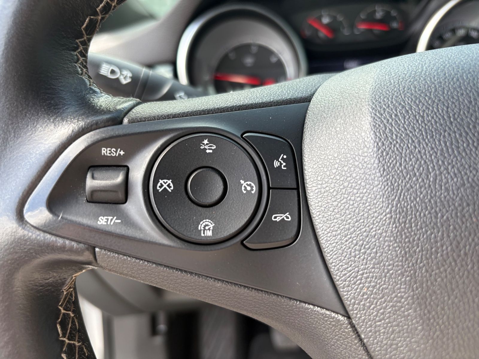 Fahrzeugabbildung Opel ASTRA K LIM*DYNAMIC*VOLL-LED*PDC*ERGO SITZE*TOP