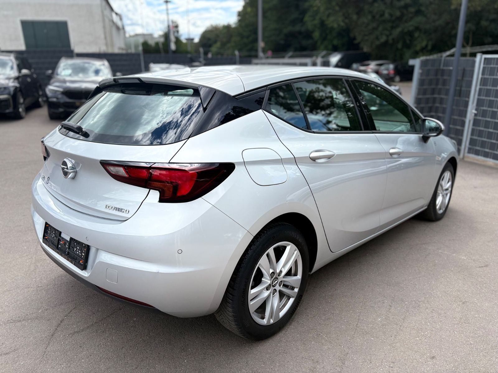 Fahrzeugabbildung Opel ASTRA K LIM*DYNAMIC*VOLL-LED*PDC*ERGO SITZE*TOP